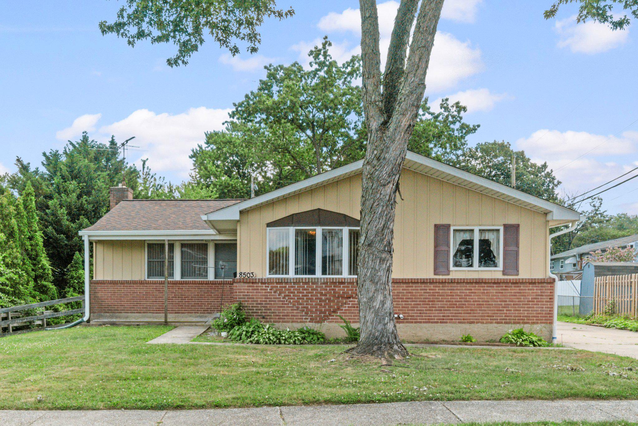 HALLMARK MANOR - Residential