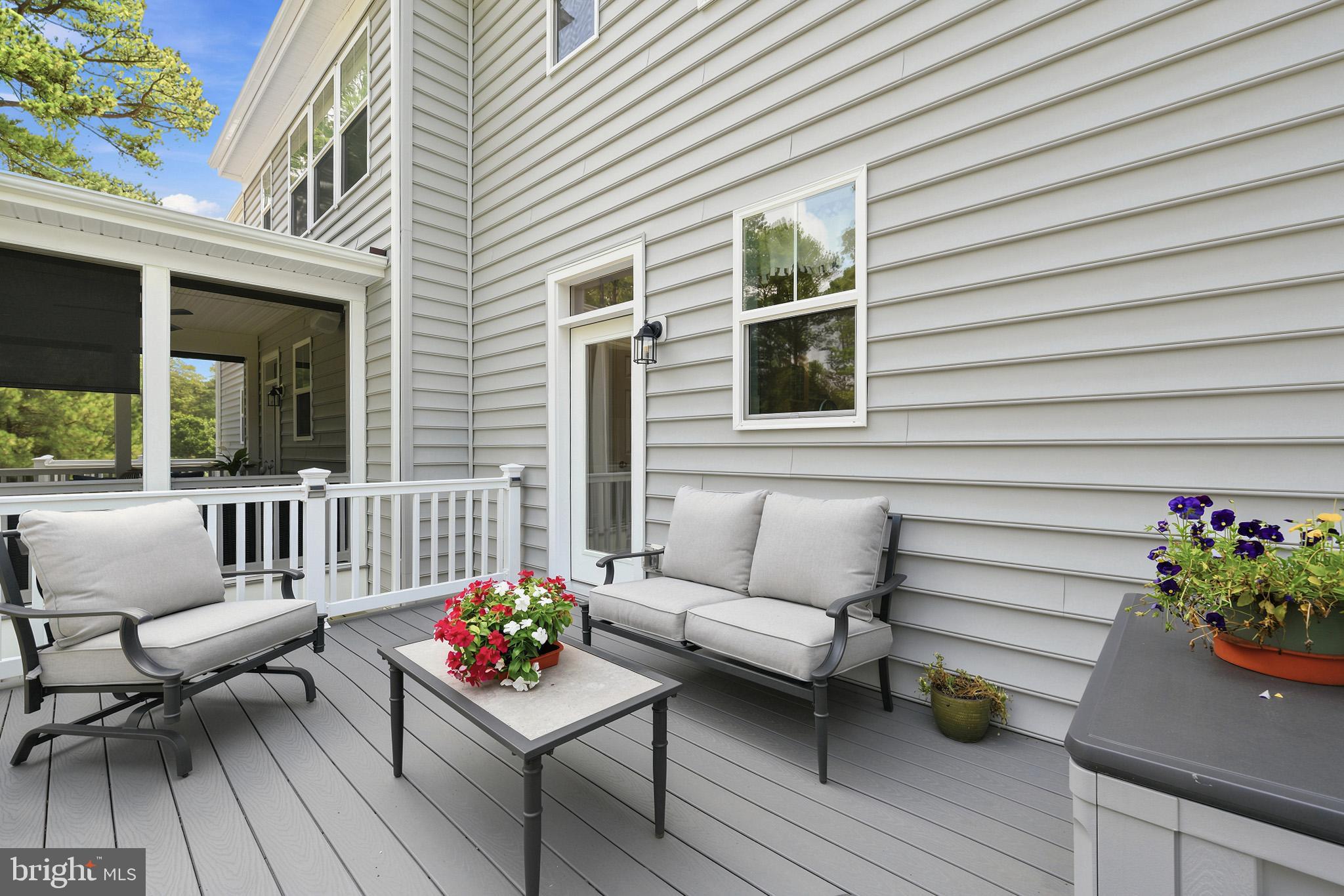 OYSTER BAY CONDOMINIUMS - Residential