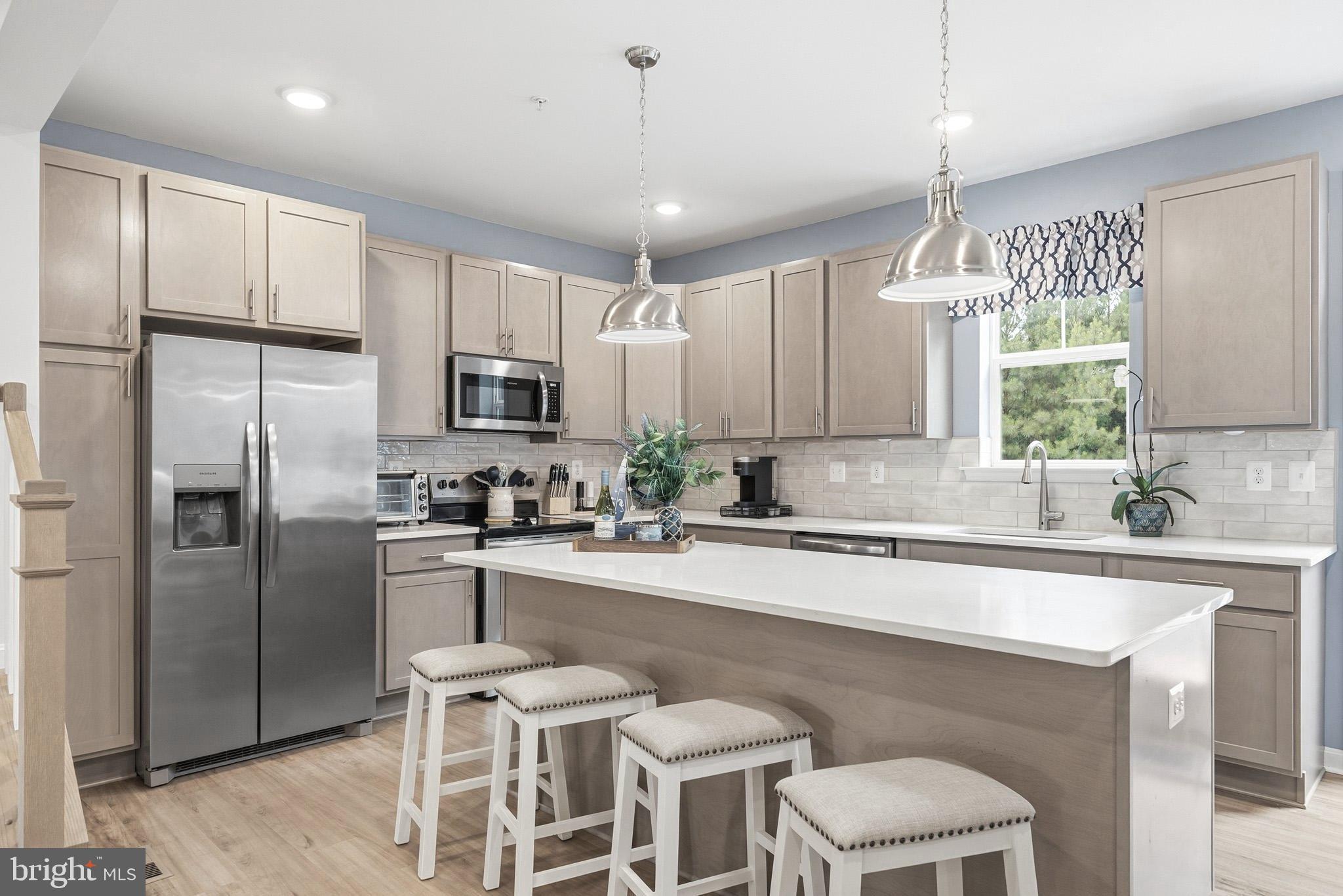 OYSTER BAY CONDOMINIUMS - Residential