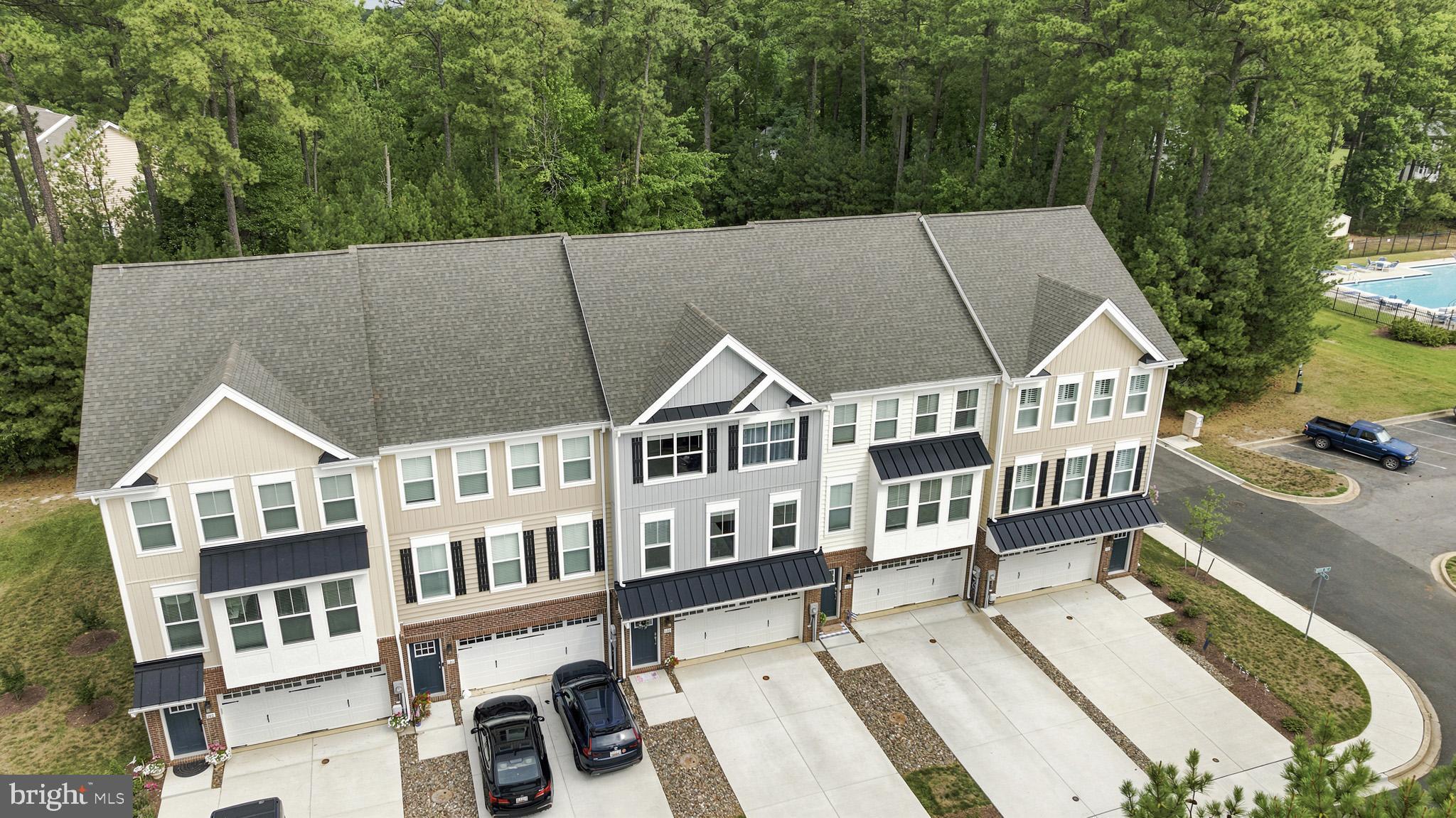 OYSTER BAY CONDOMINIUMS - Residential