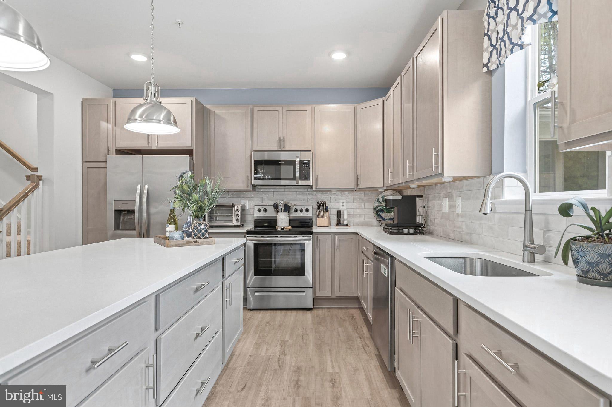 OYSTER BAY CONDOMINIUMS - Residential