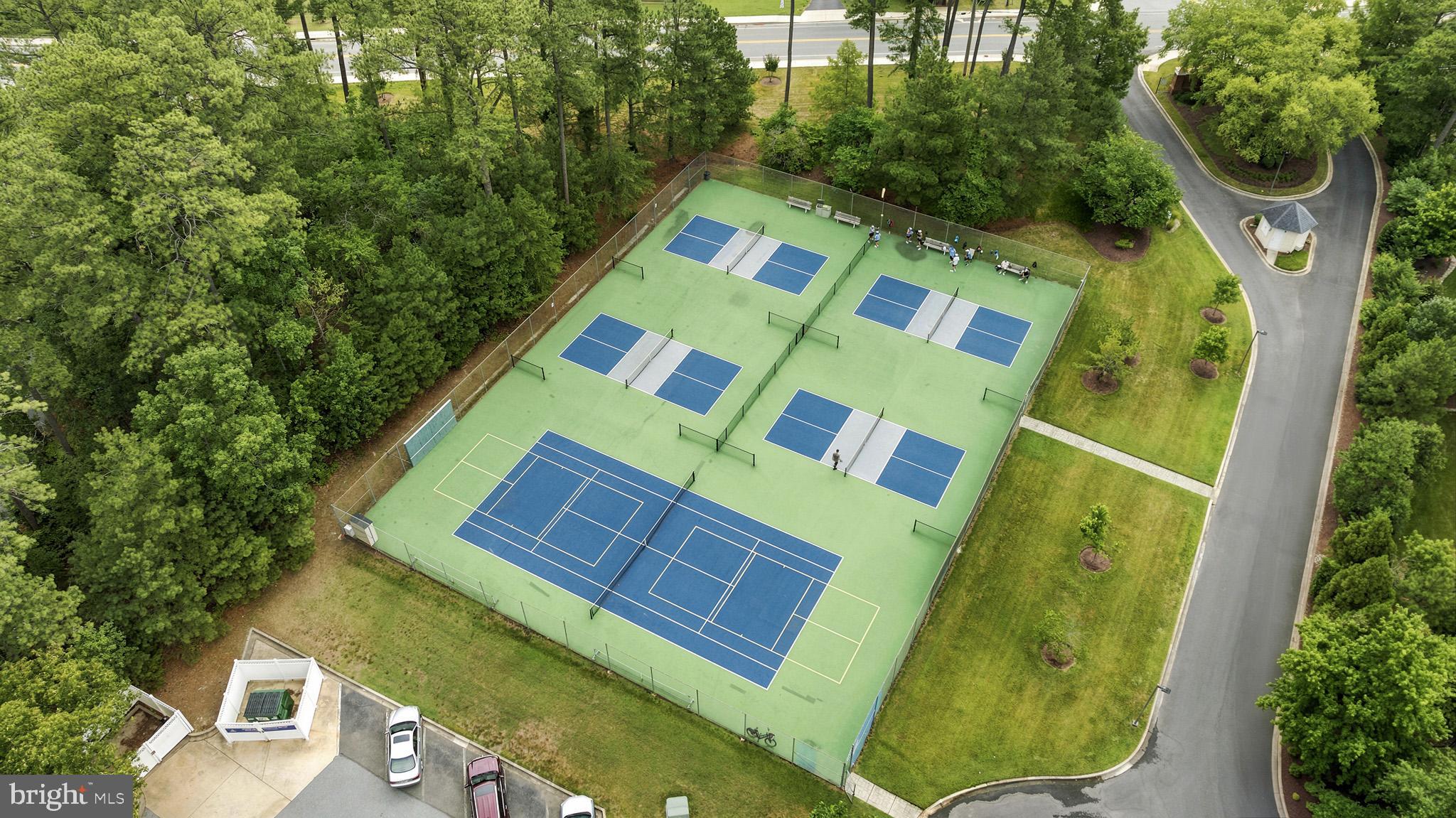 OYSTER BAY CONDOMINIUMS - Residential