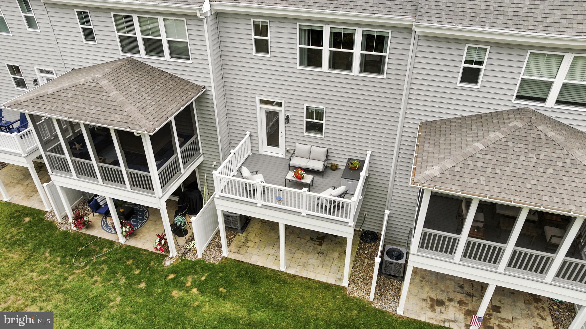 OYSTER BAY CONDOMINIUMS - Residential