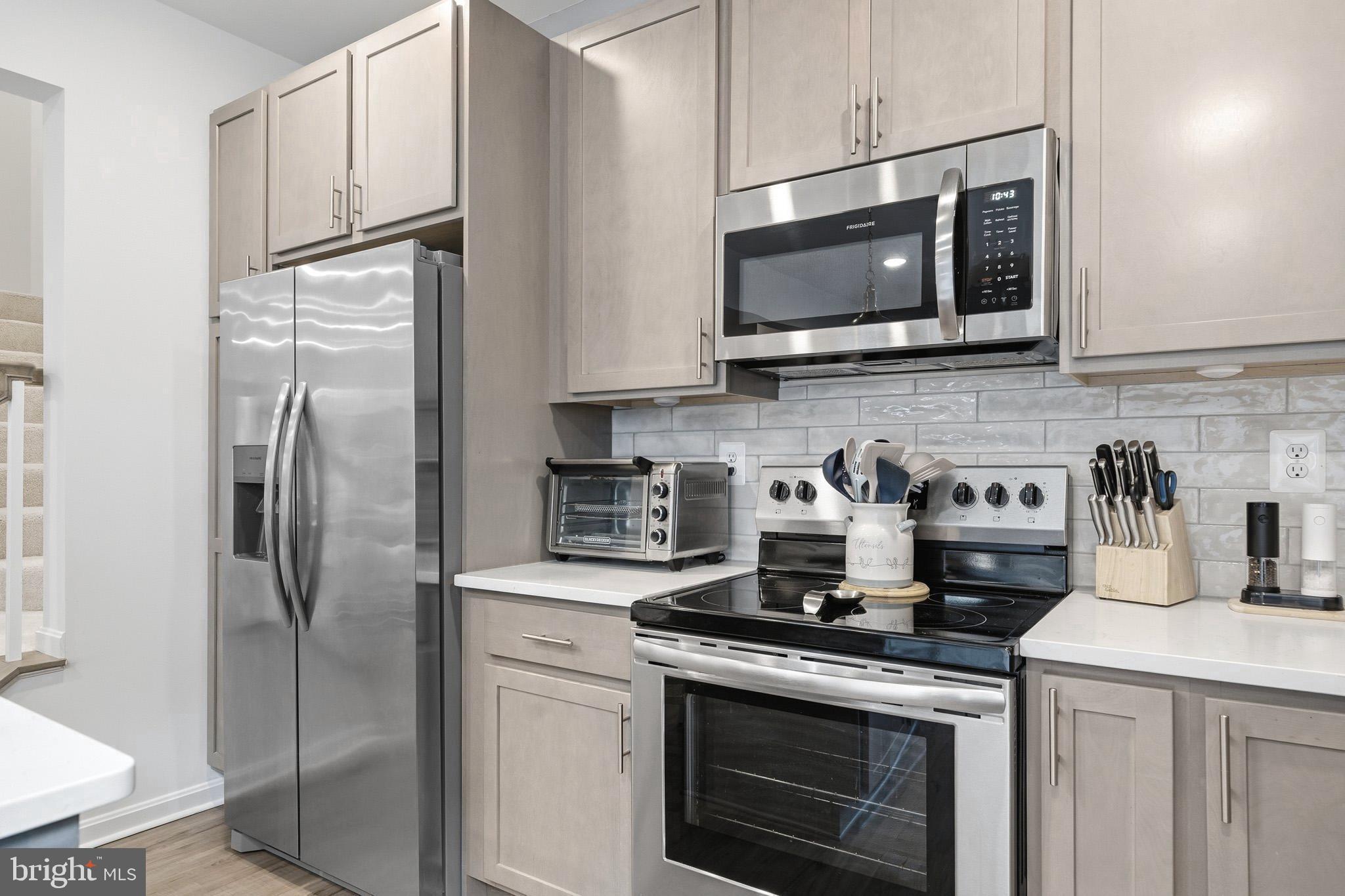 OYSTER BAY CONDOMINIUMS - Residential