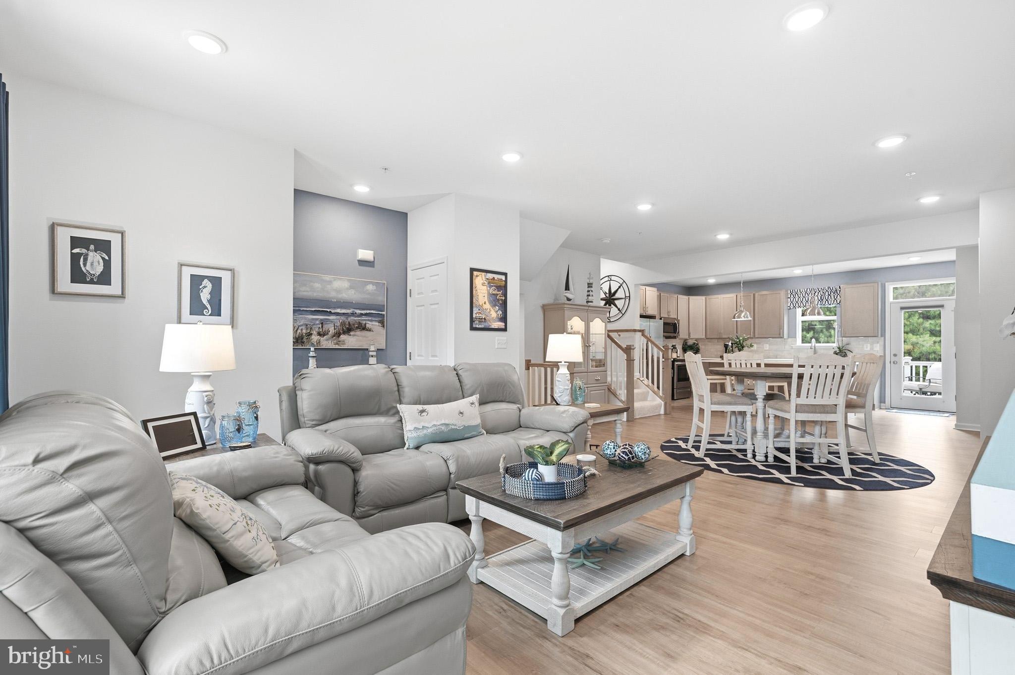 OYSTER BAY CONDOMINIUMS - Residential