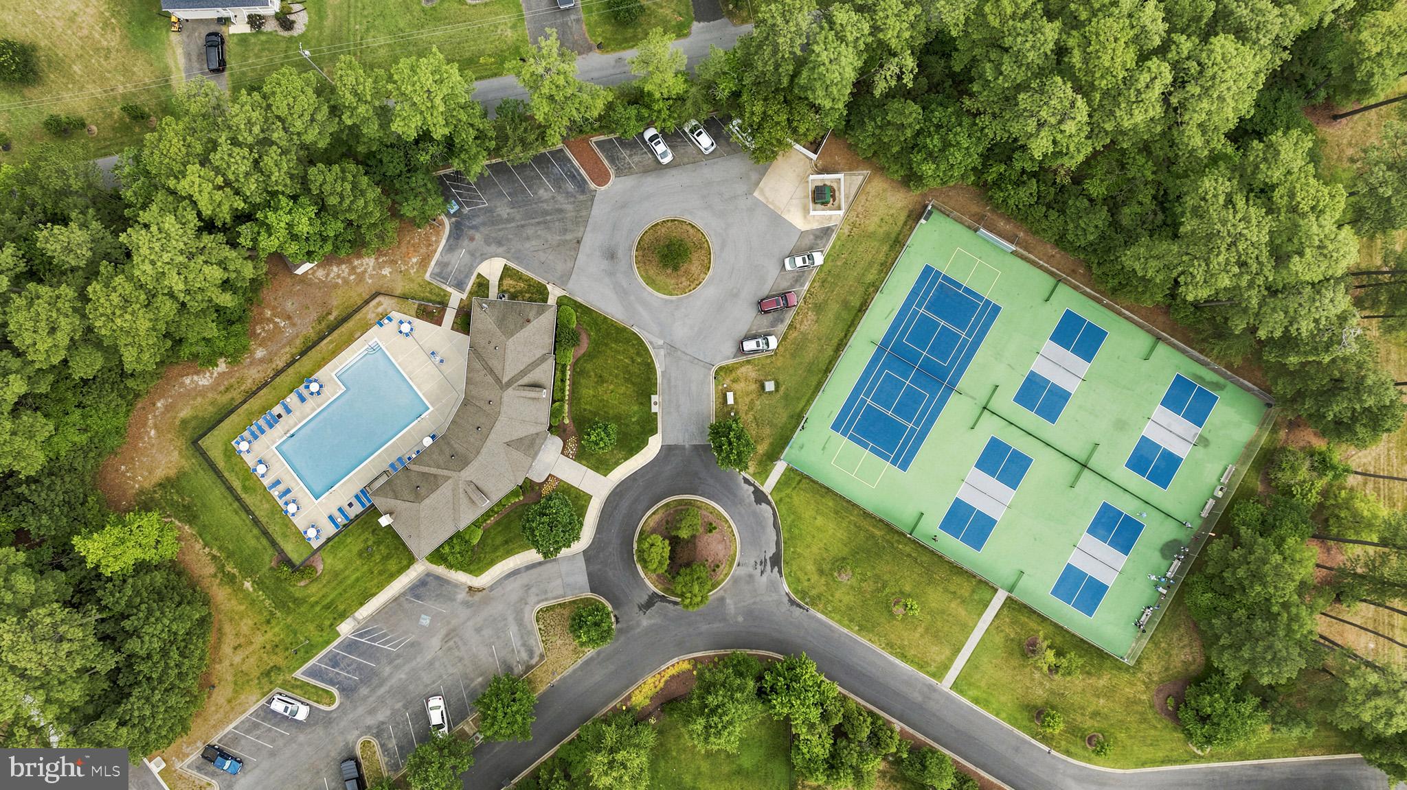 OYSTER BAY CONDOMINIUMS - Residential