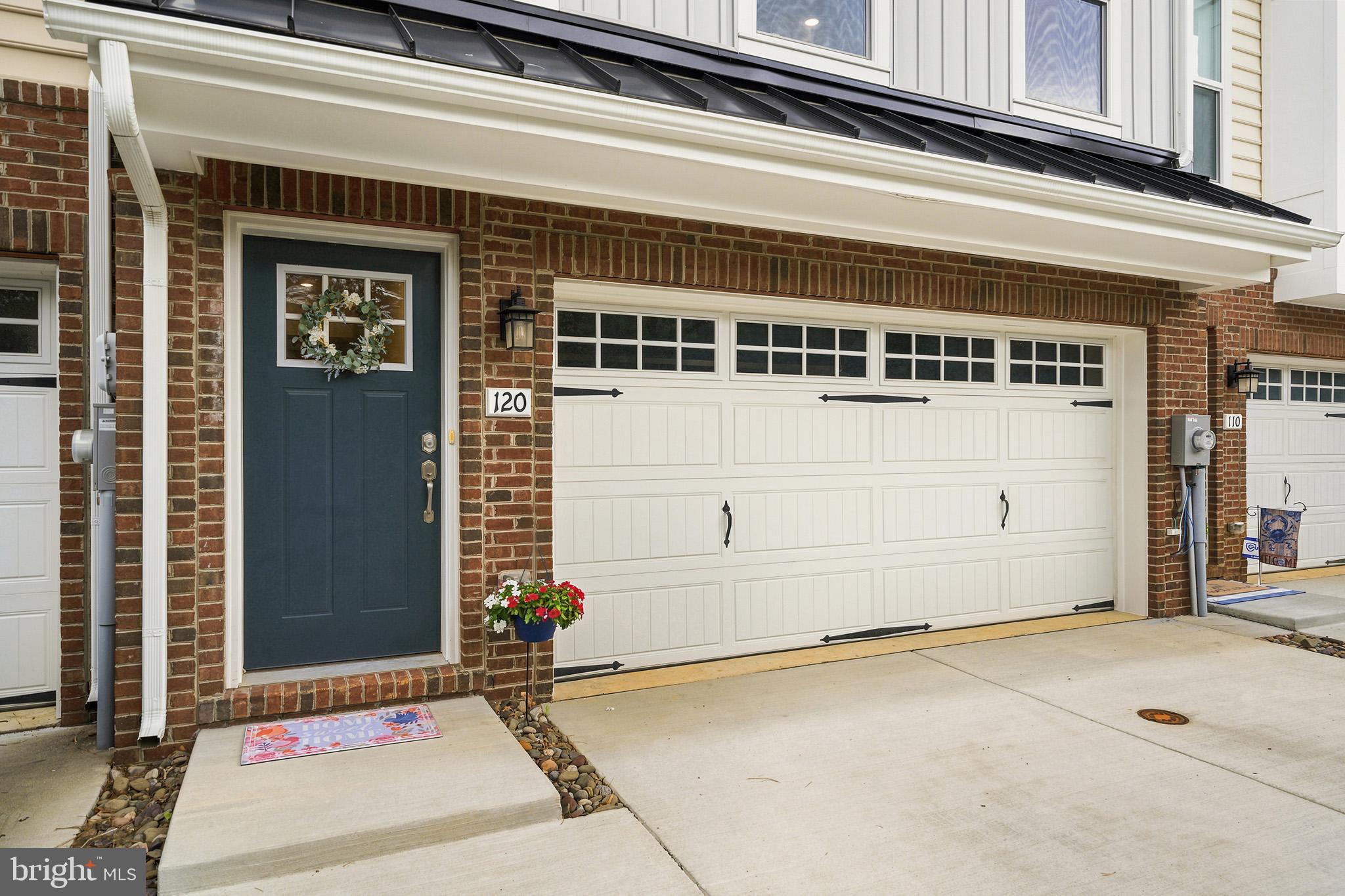 OYSTER BAY CONDOMINIUMS - Residential