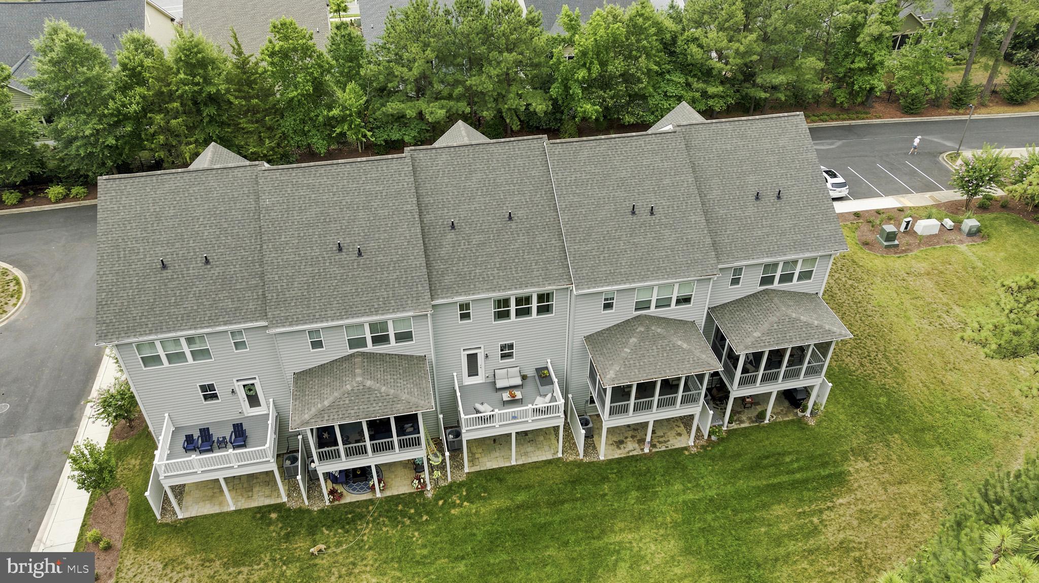 OYSTER BAY CONDOMINIUMS - Residential