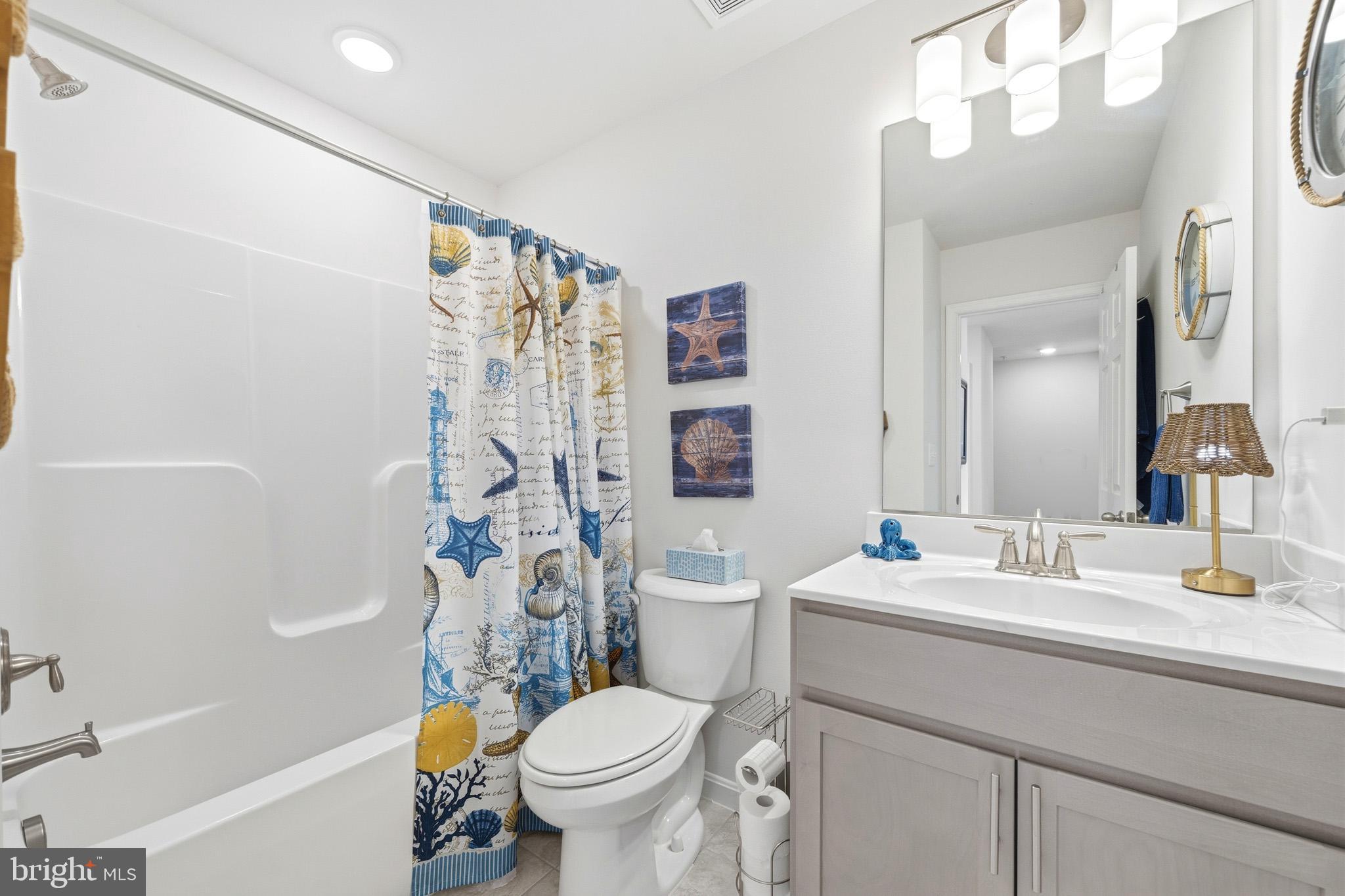 OYSTER BAY CONDOMINIUMS - Residential