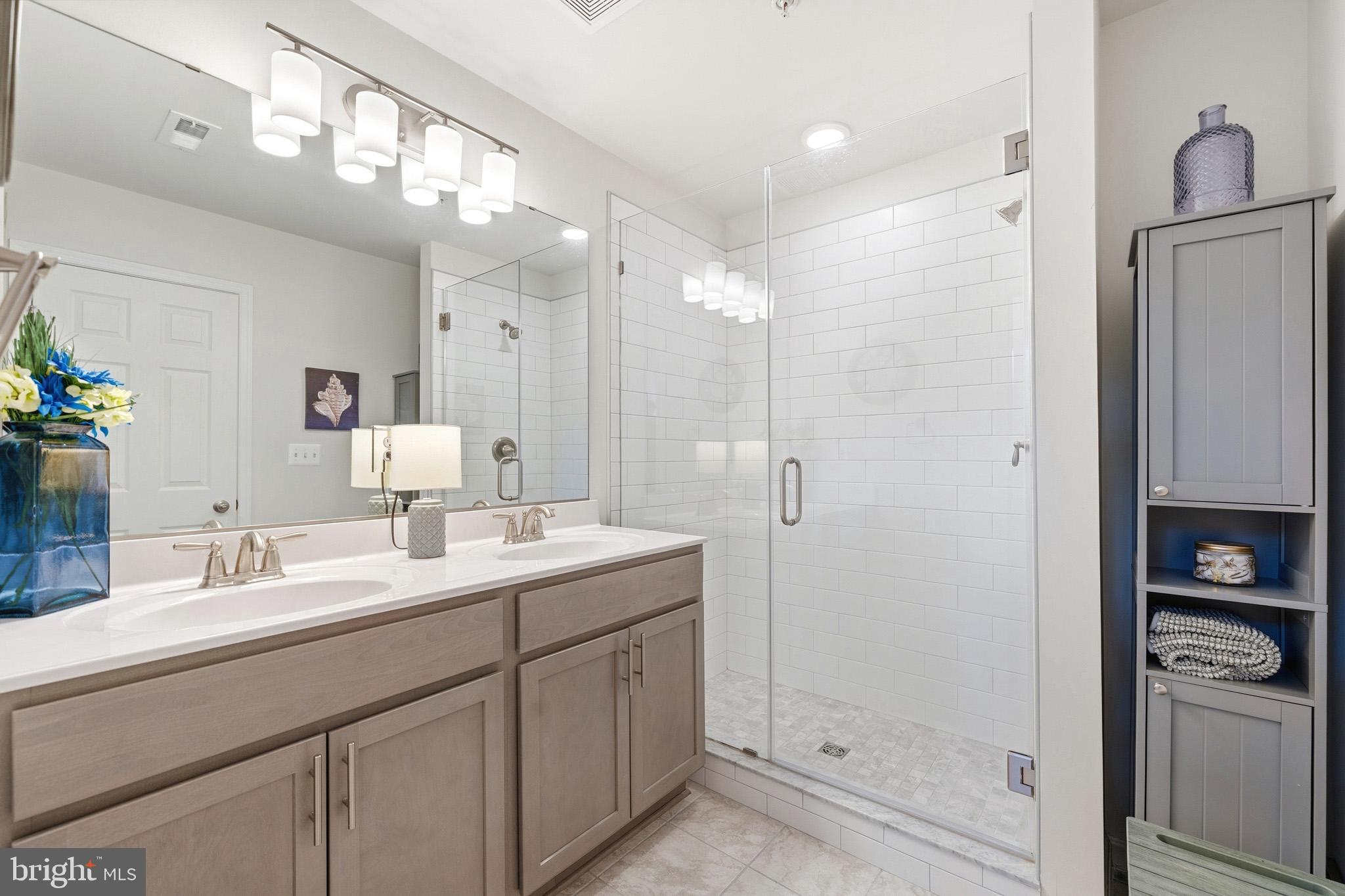 OYSTER BAY CONDOMINIUMS - Residential
