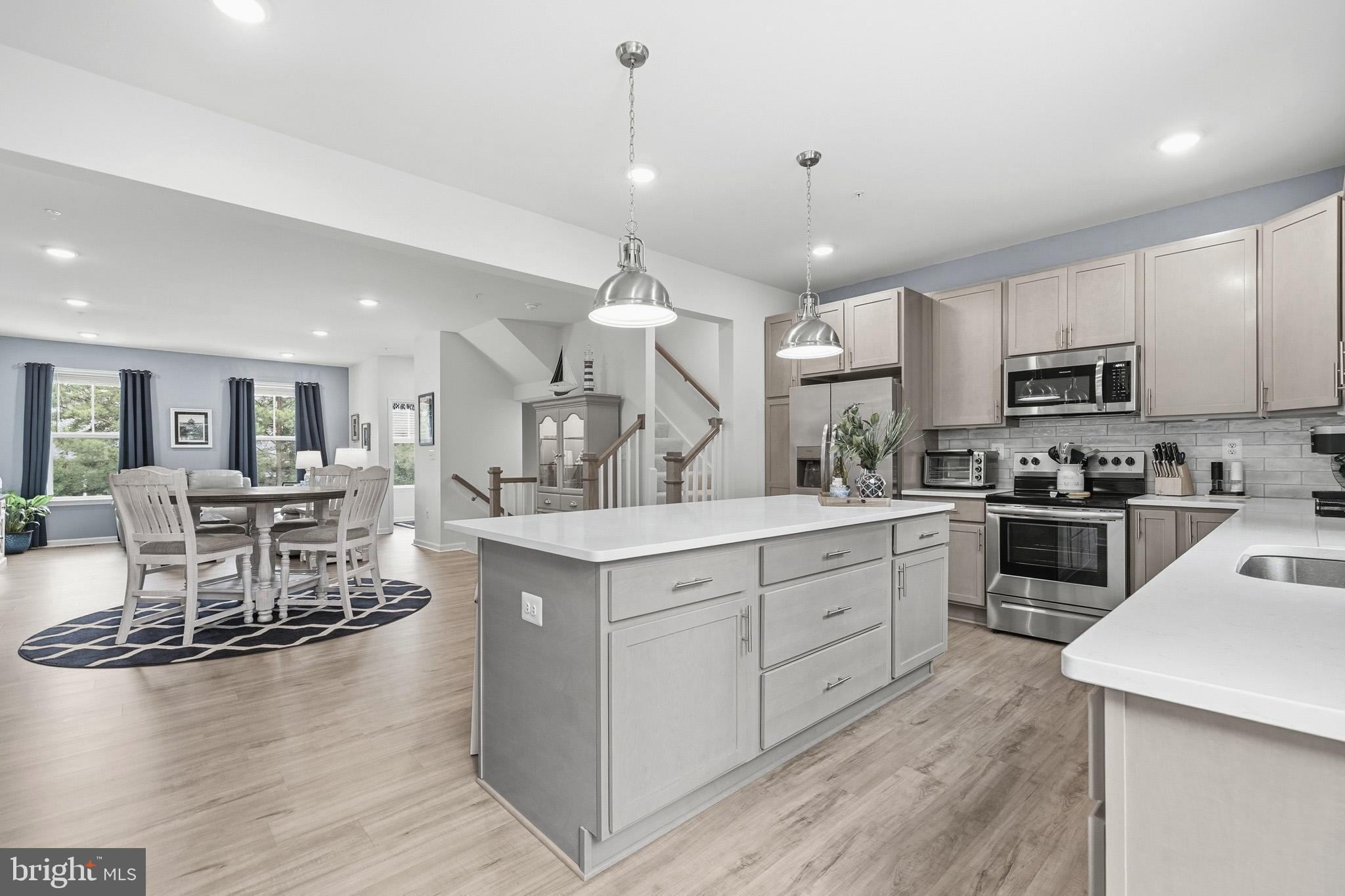 OYSTER BAY CONDOMINIUMS - Residential