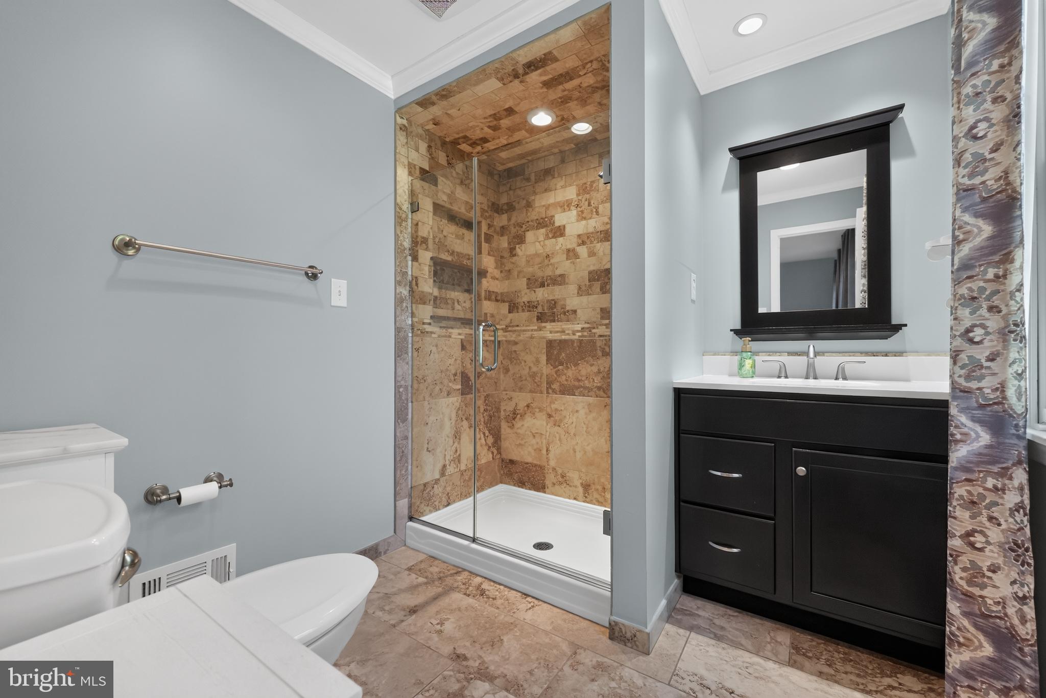 OXFORD GLEN - Residential