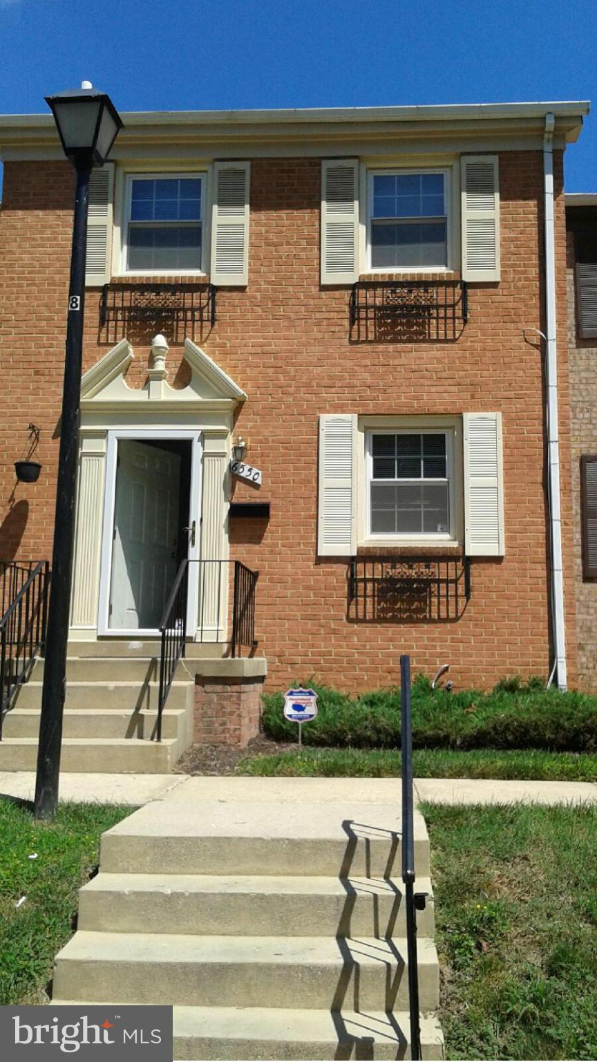 Fully Renovated Brick Front Condo-Twnhse.  3-lvll/3 bdrm/1.5 bth. Finished basement rec room or use as add'l bedrm. Modern kitchen w/stainless appliances/granite/bar counter space/table space/over-sized panty. Gleaming hardwood floors. Generously sized family room and bedrooms. Ceramic tile in bathrooms. Washer/Dryer. Just minutes from metro/bus stop/Nat'l Harbor/shopping/restaurants & more!