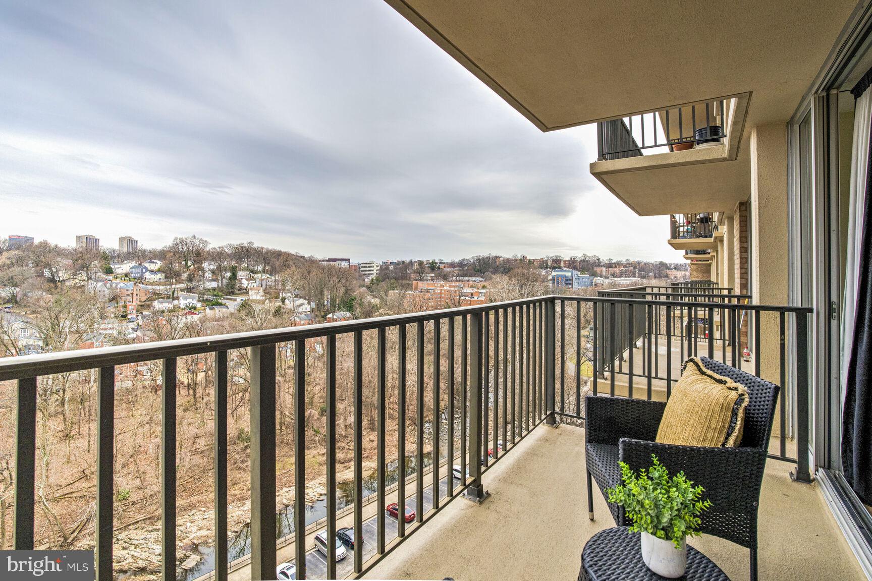 THE CARLTON - Residential