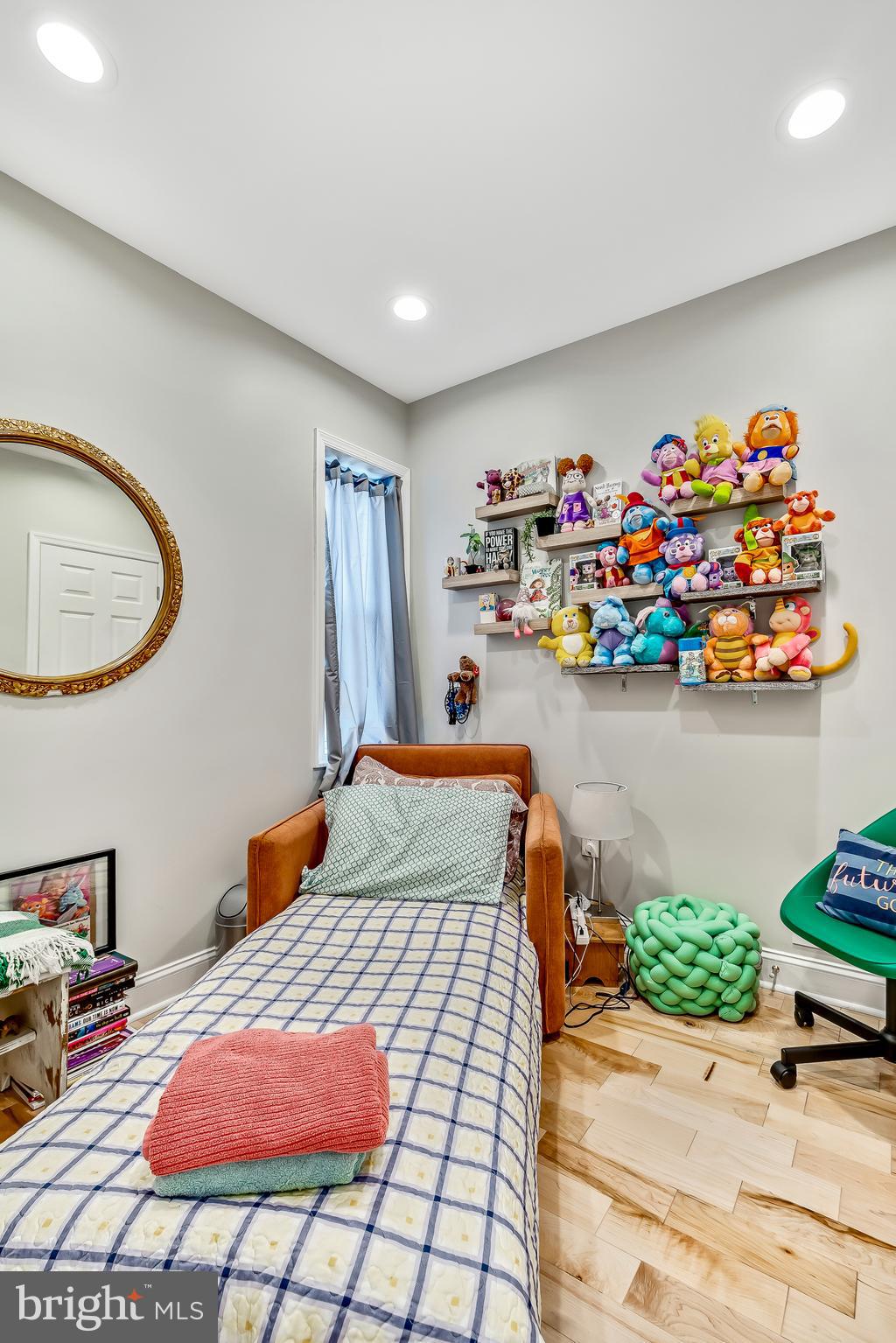 GIRARD ESTATES - Residential