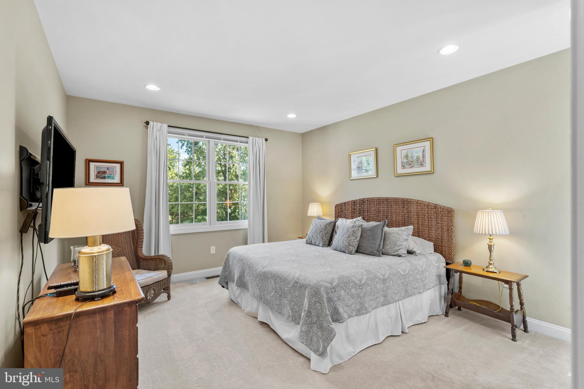 WOODED POND - Residential
