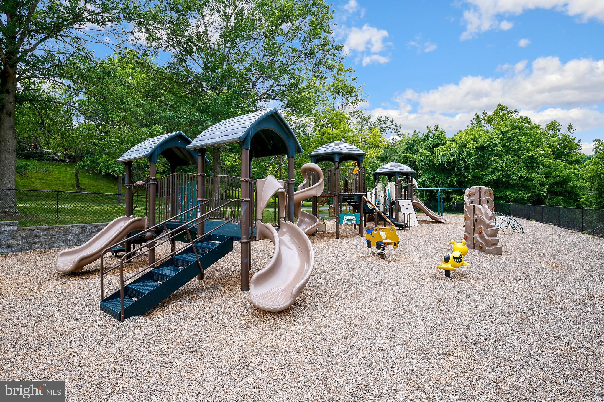 VISTAS AT WASHINGTONIAN WOODS - Residential