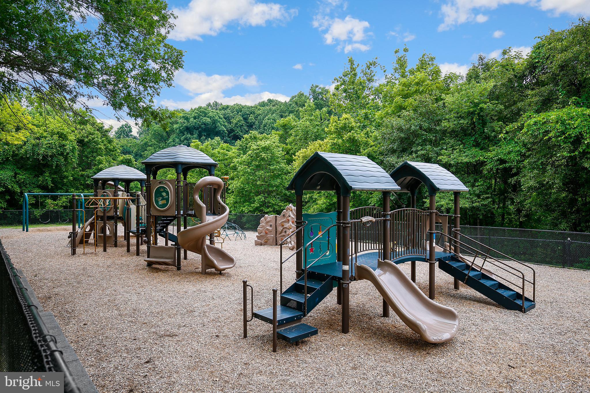 VISTAS AT WASHINGTONIAN WOODS - Residential