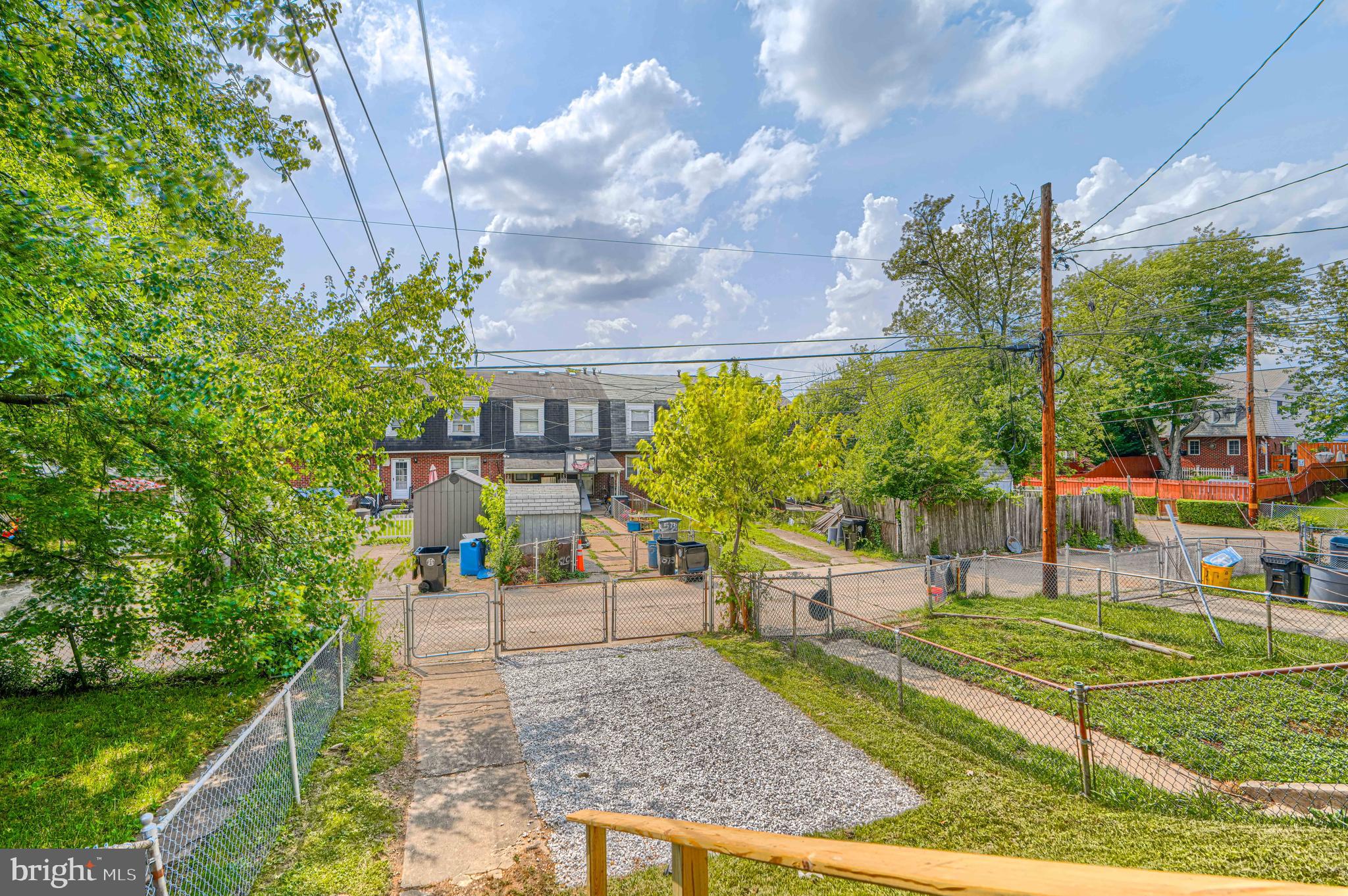 HOLLAND HILL - Residential