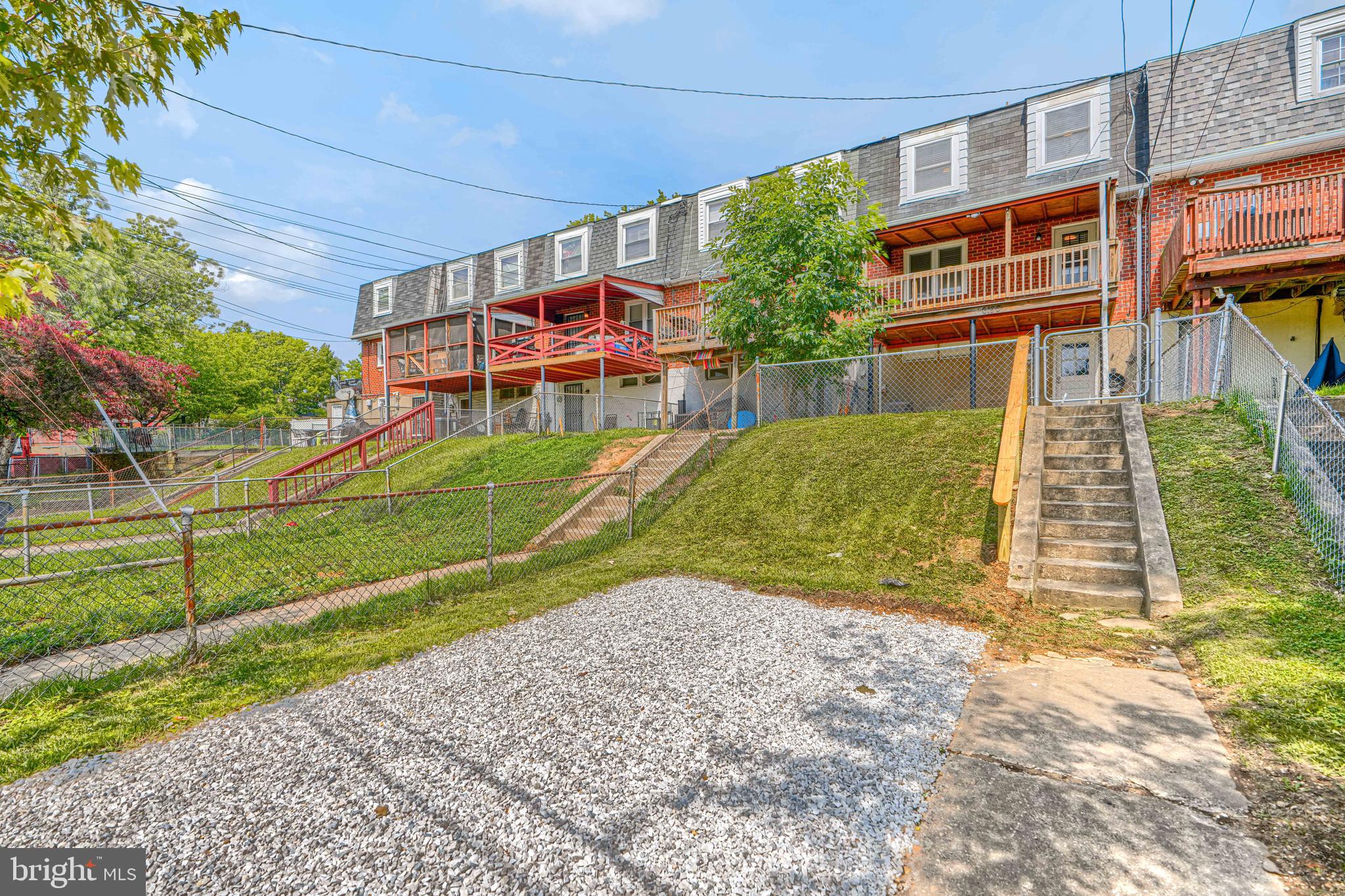 HOLLAND HILL - Residential