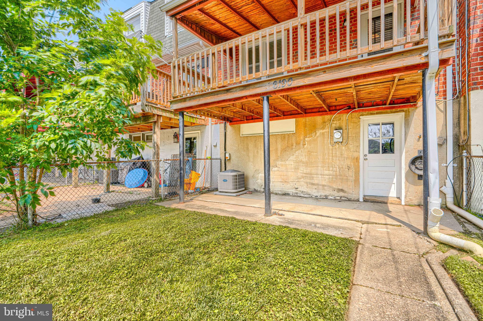 HOLLAND HILL - Residential