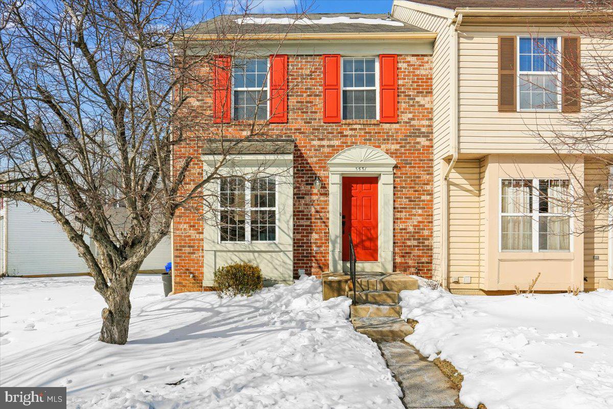 Renovated brick front end unit with bay windows and end unit windows. Front kitchen with brand new stainless steel appliances and granite counters. New LVP throughout main level. New carpet in upper and lower levels. New slider to backyard. Updated primary, hall full and lower full bathrooms. Close to the heart of Olney town center.
8.4 miles to Glenmont Metro
0.8 miles to Safeway Grocery
0.8 miles to Starbucks
3.4 miles to ICC
0.9 miles Onelife Fitness Gym
1.4 miles to Medstar Montgomery Hospital
5.8 miles to Triadelphia Reservoir
2.6 miles to Olney Swim Center
1.1 miles to Greenwood Elementary School