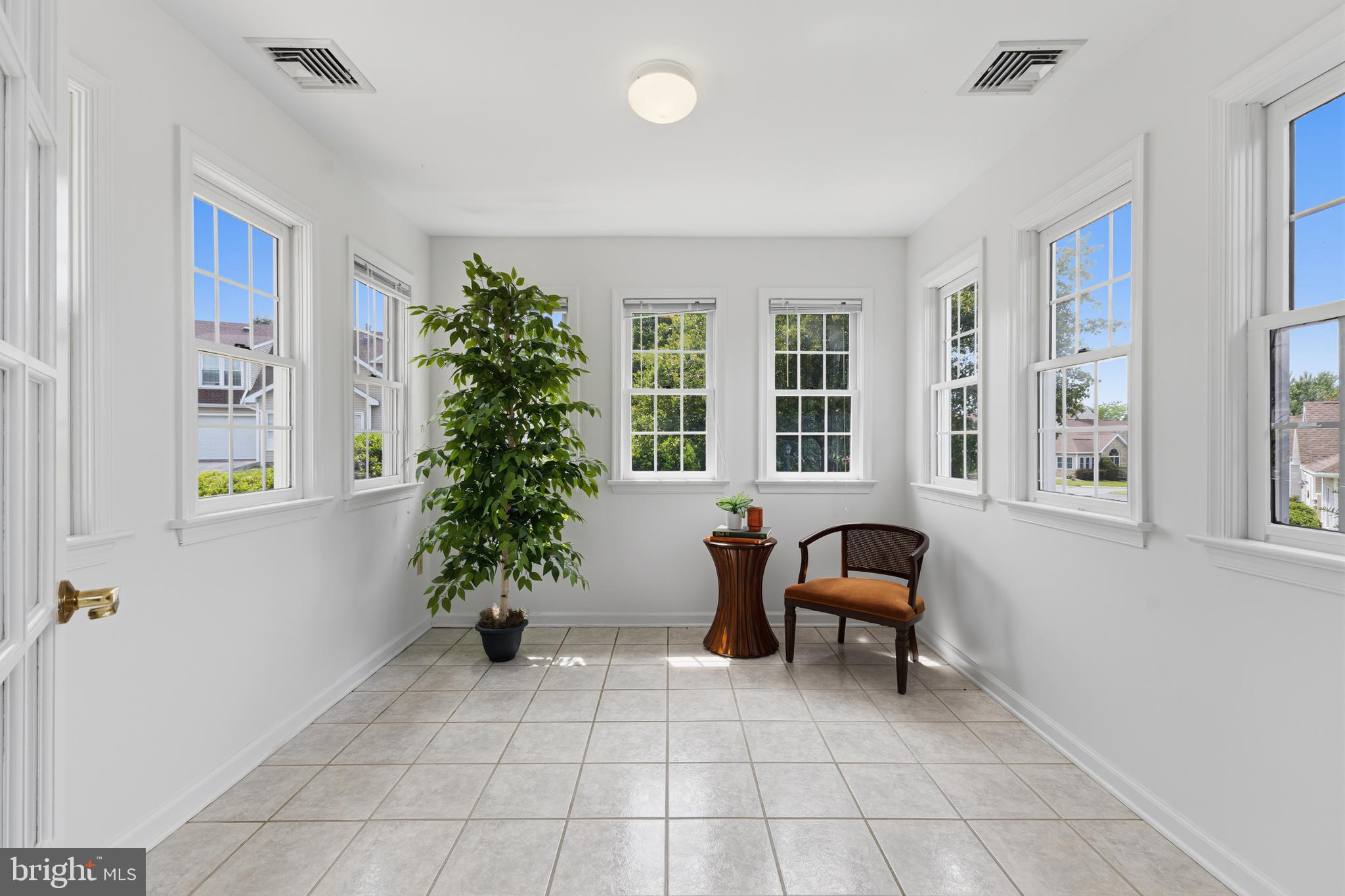 THOROUGHBRED CROSSING - Residential
