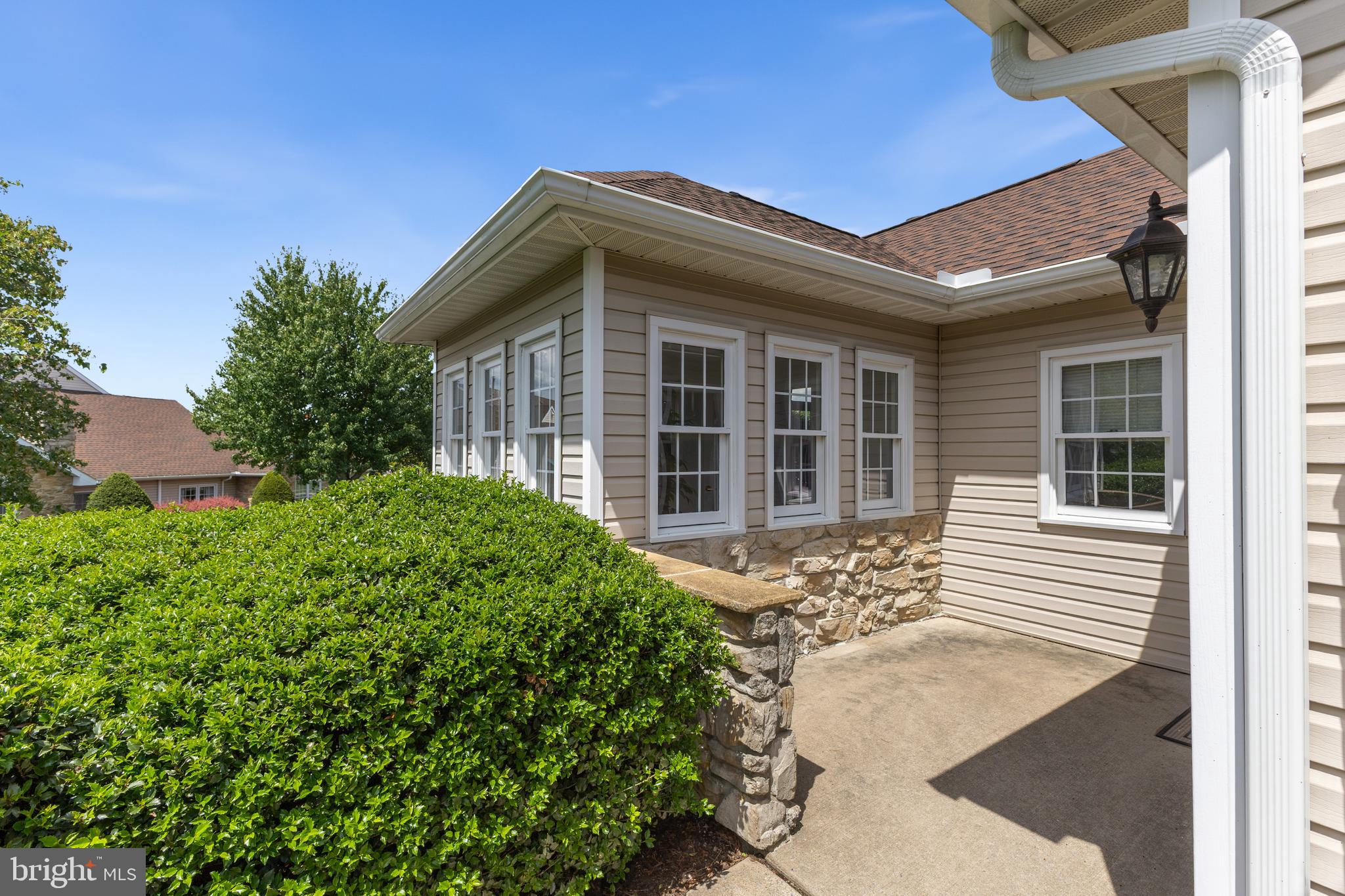 THOROUGHBRED CROSSING - Residential