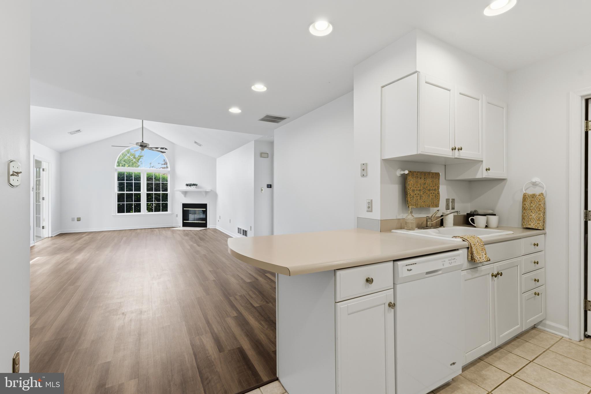 THOROUGHBRED CROSSING - Residential