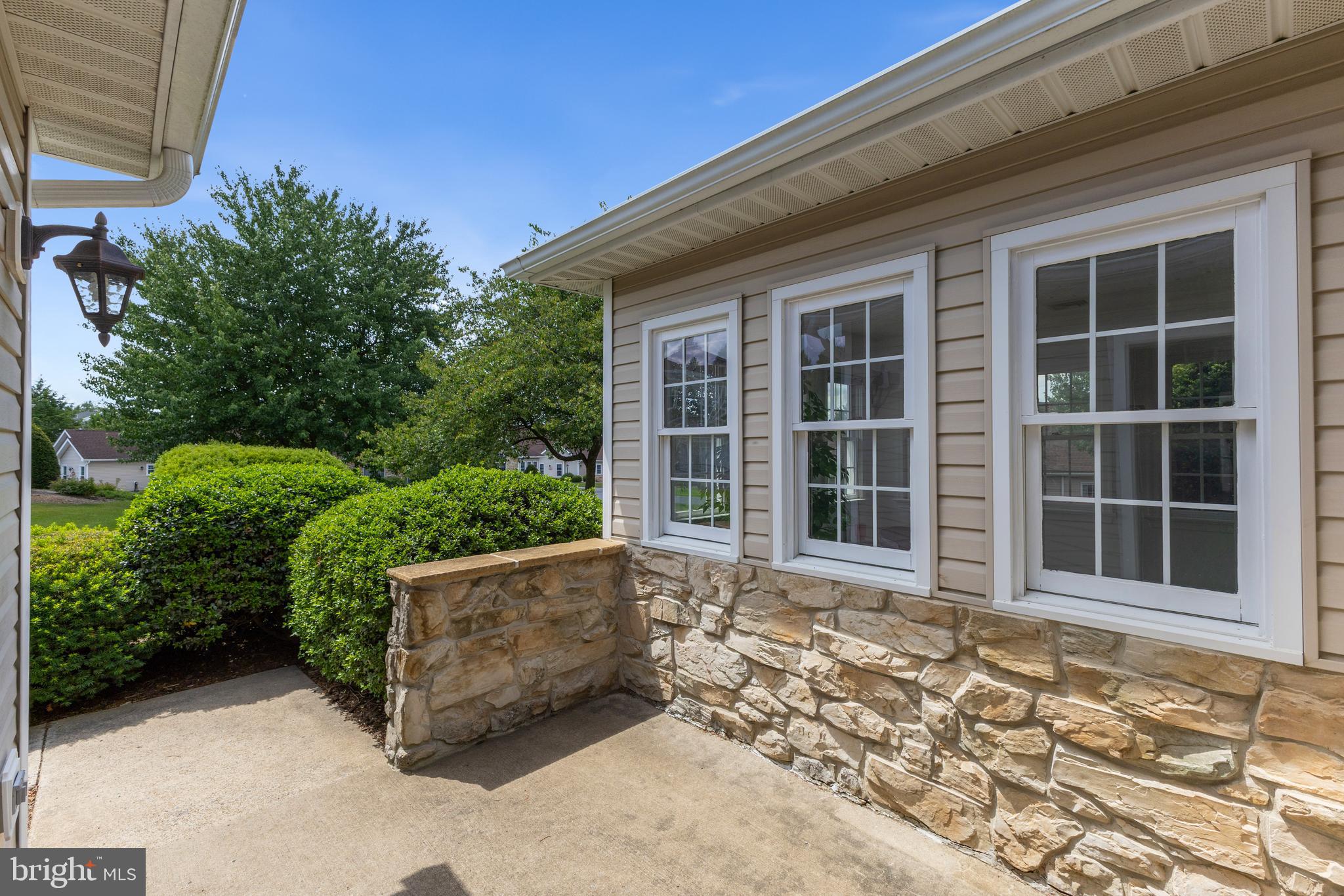 THOROUGHBRED CROSSING - Residential