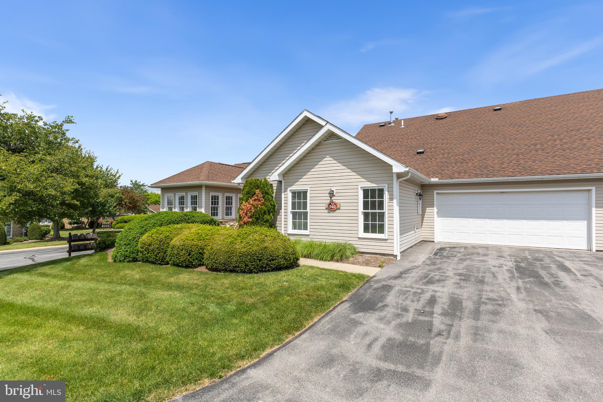THOROUGHBRED CROSSING - Residential