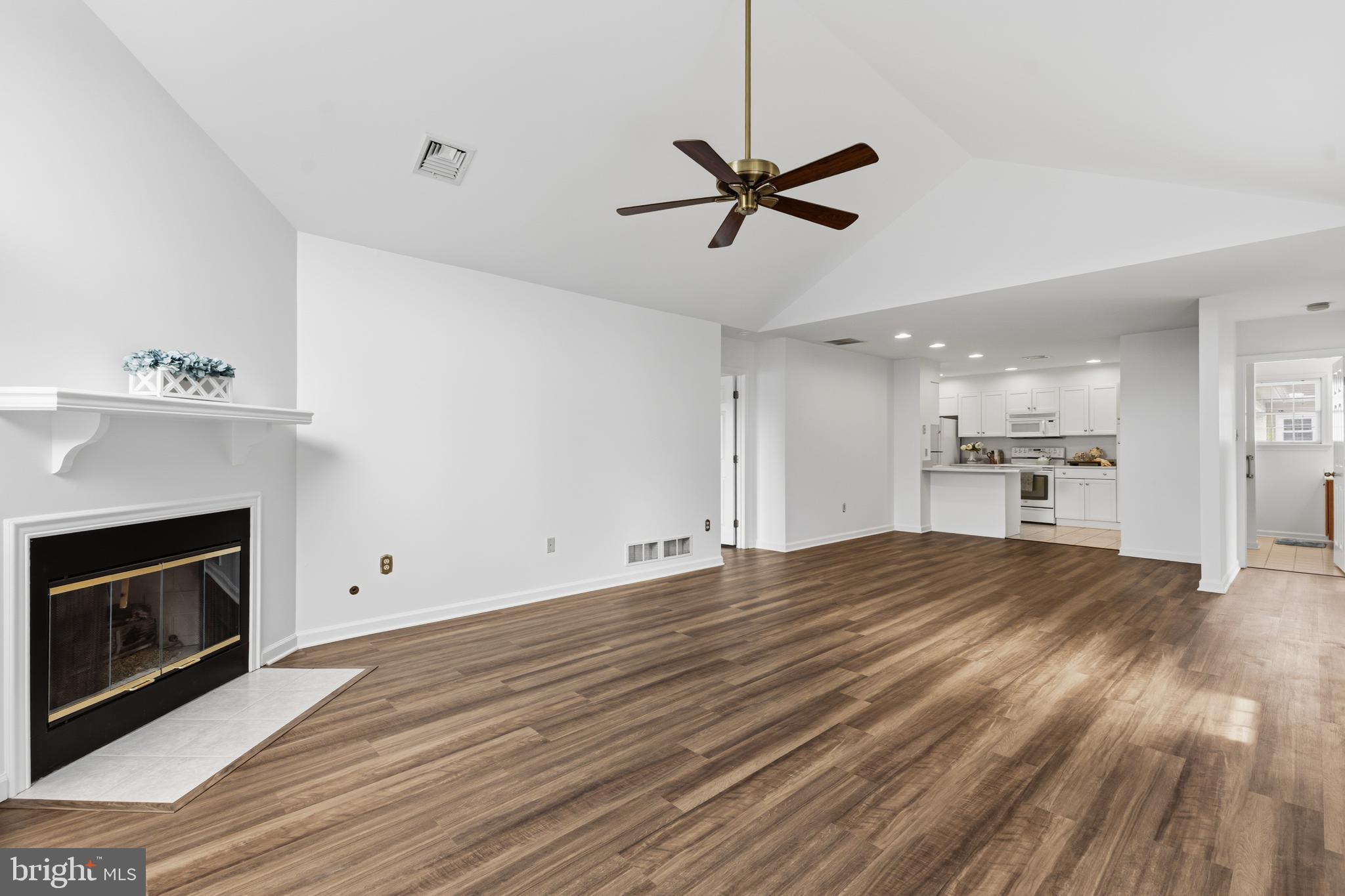 THOROUGHBRED CROSSING - Residential