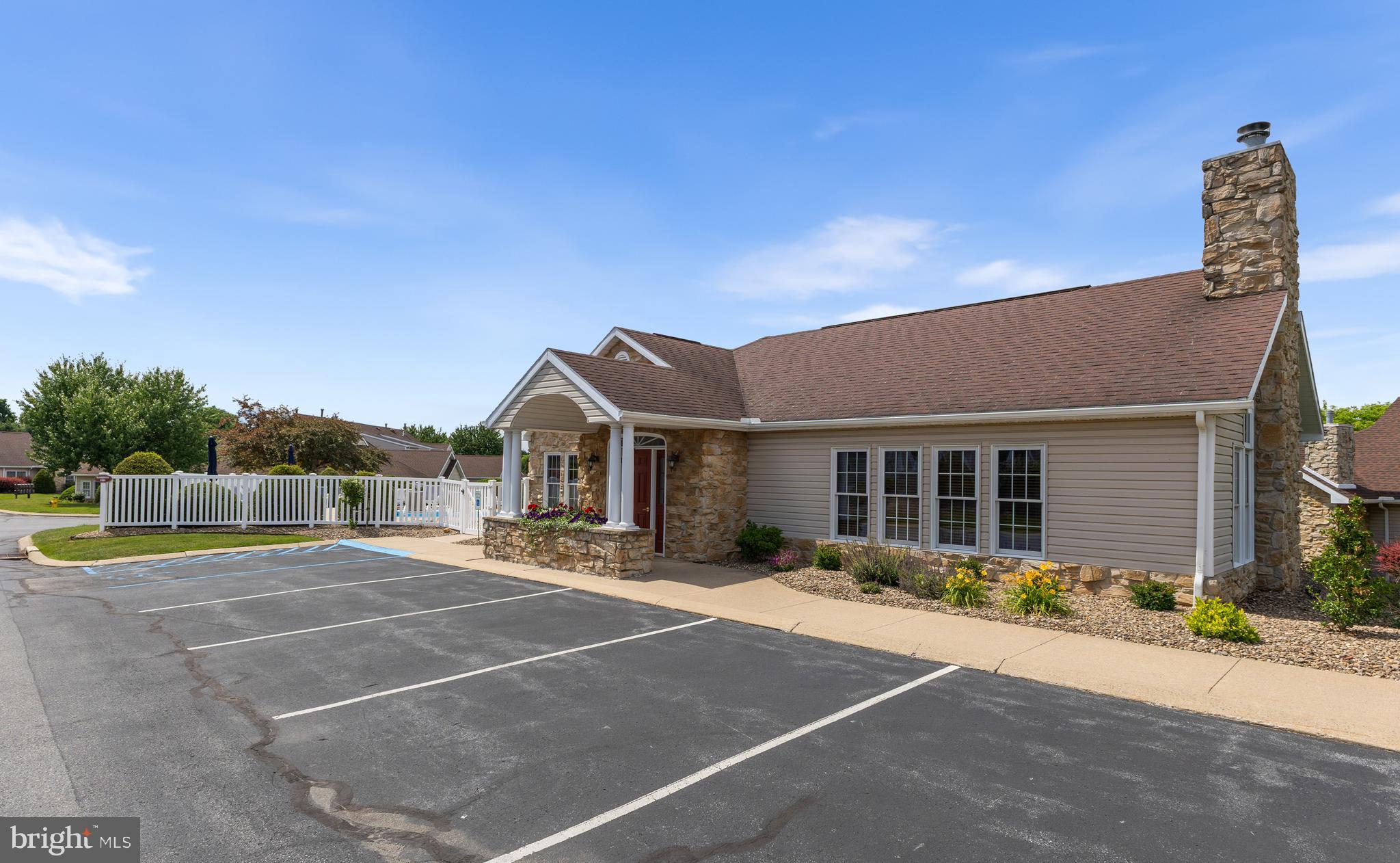THOROUGHBRED CROSSING - Residential
