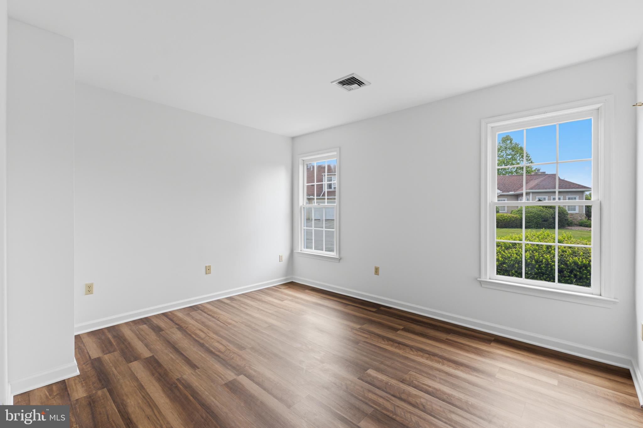 THOROUGHBRED CROSSING - Residential