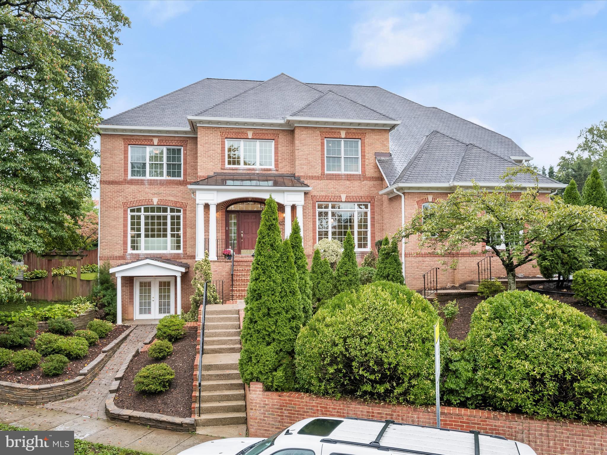 COUNTRY CLUB - Residential