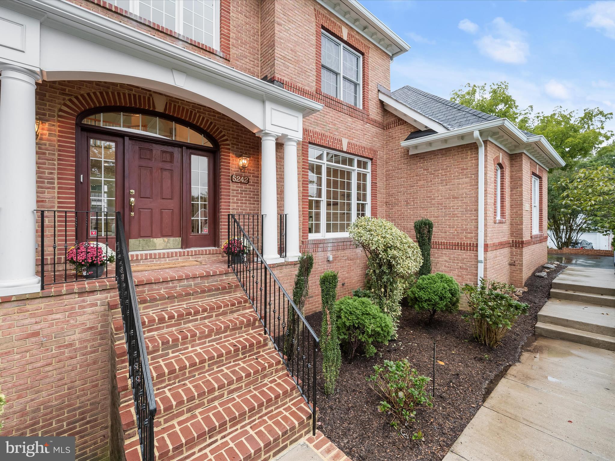 COUNTRY CLUB - Residential