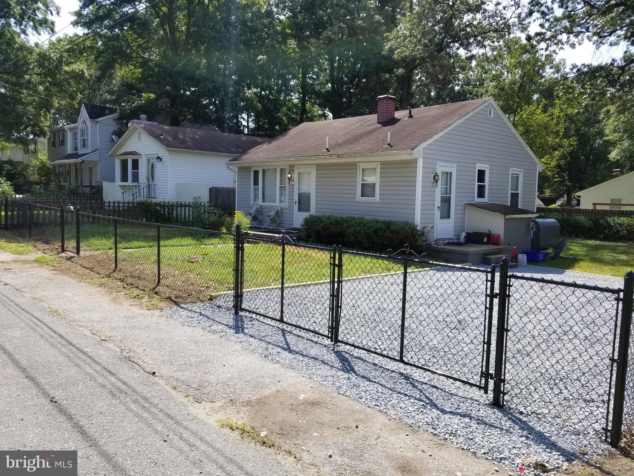 1 level 2 bedroom 1 bath rancher.  Close to shopping and restaurants.  Large fenced yard with off street parking.