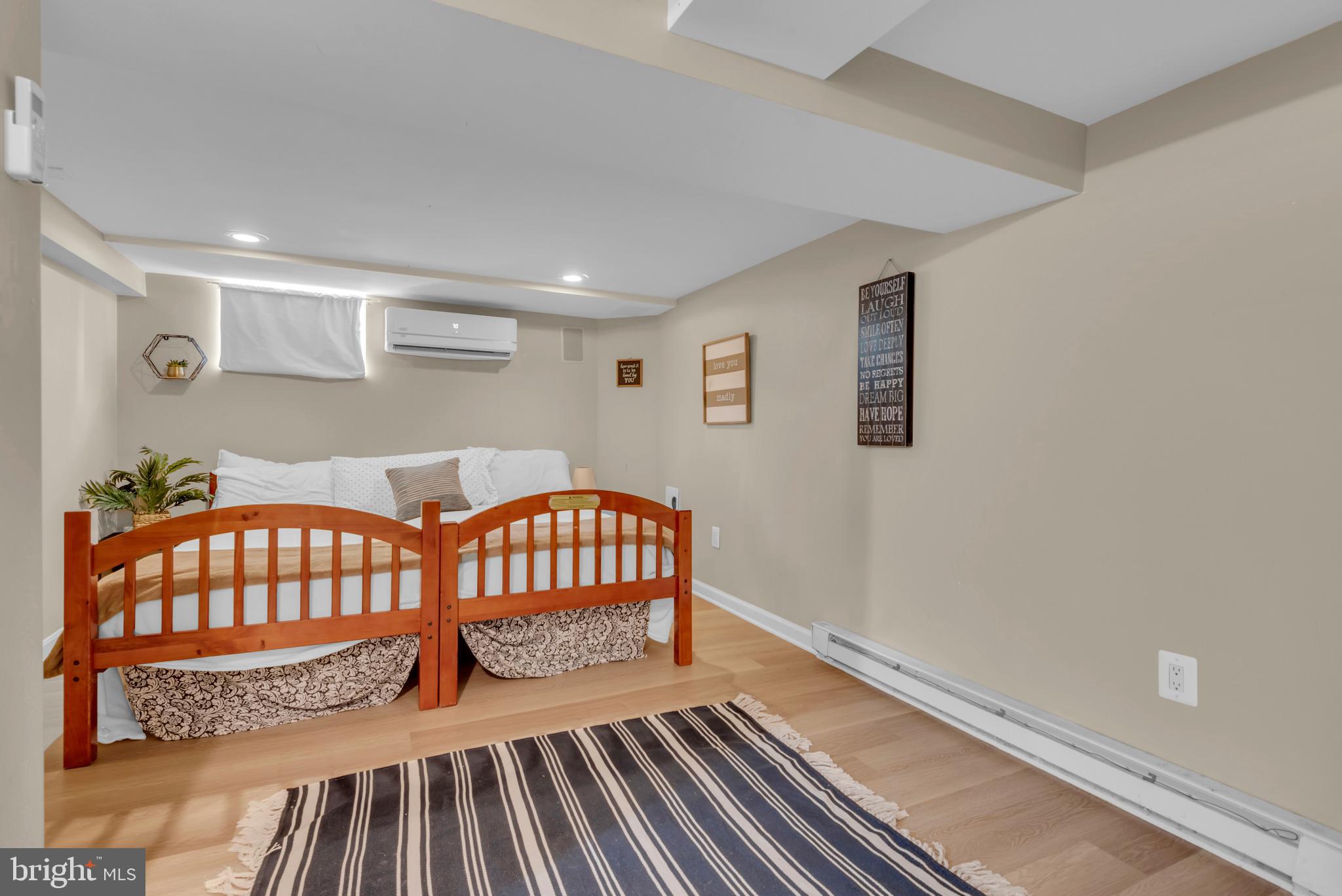 CROMWELL MANOR - Residential