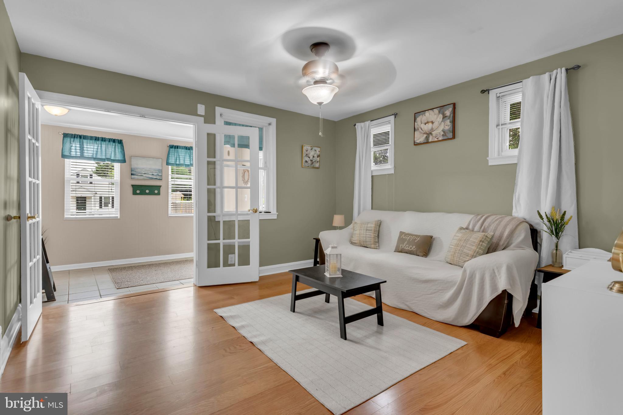 CROMWELL MANOR - Residential