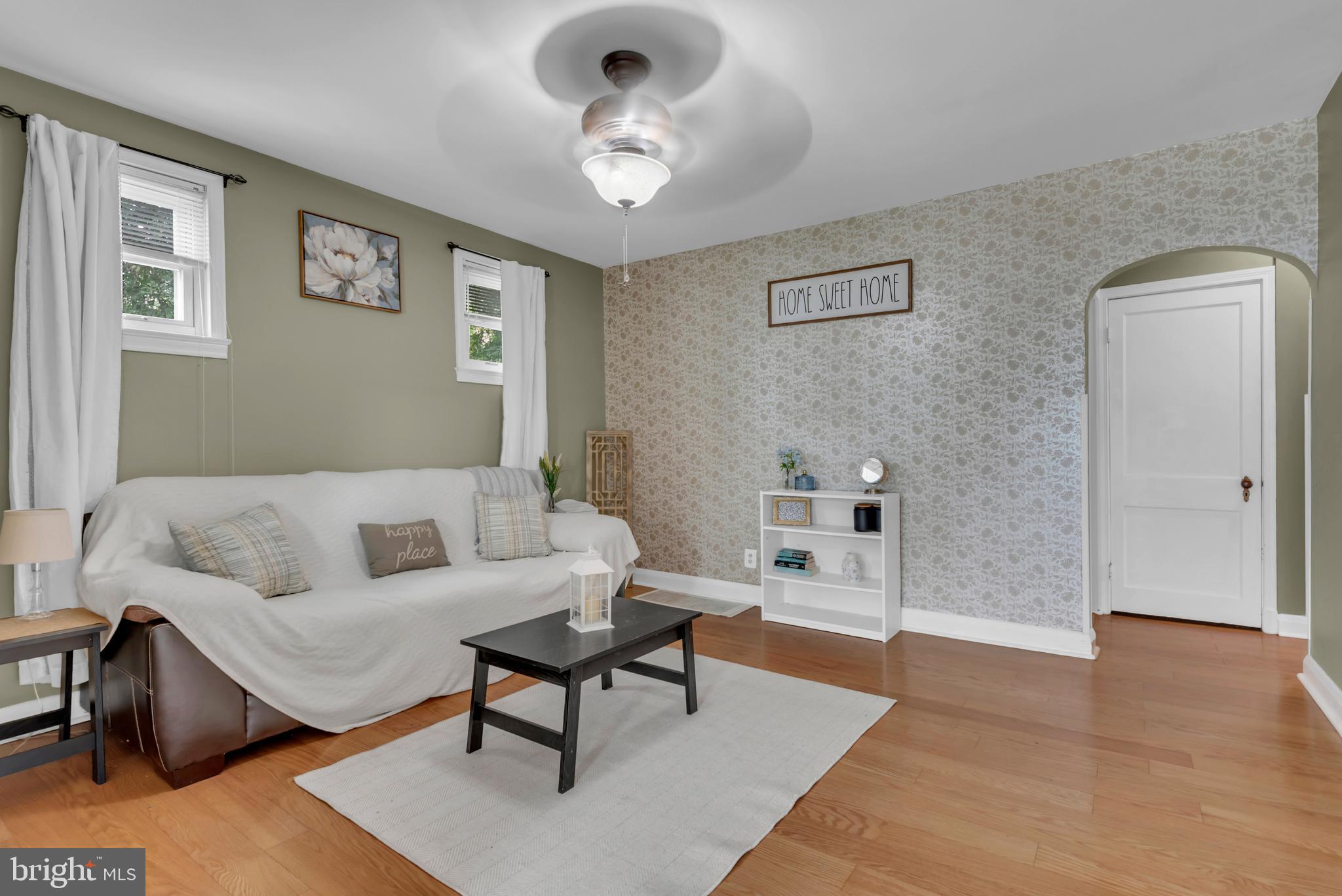 CROMWELL MANOR - Residential