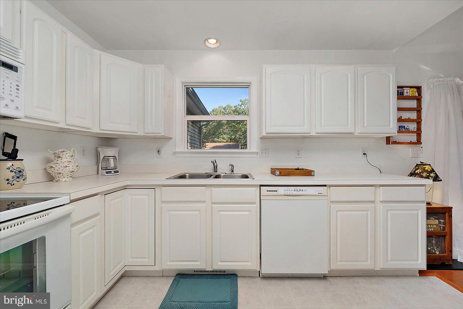 CAPTAIN'S COVE - Residential