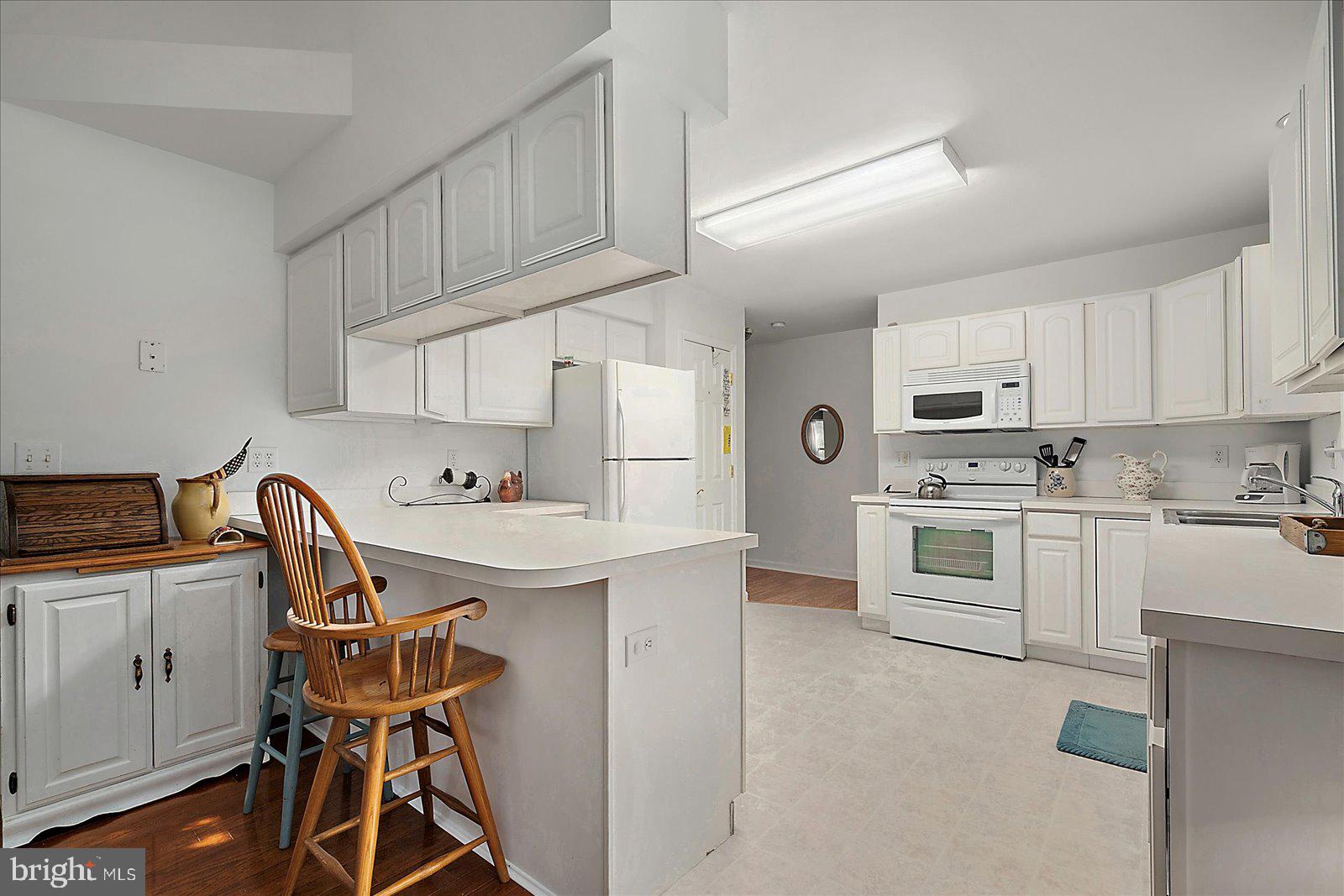 CAPTAIN'S COVE - Residential