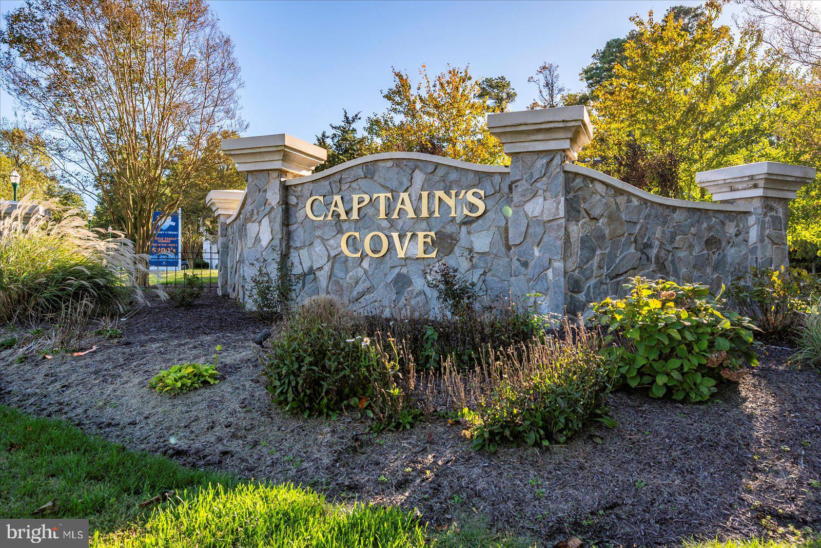 CAPTAIN'S COVE - Residential