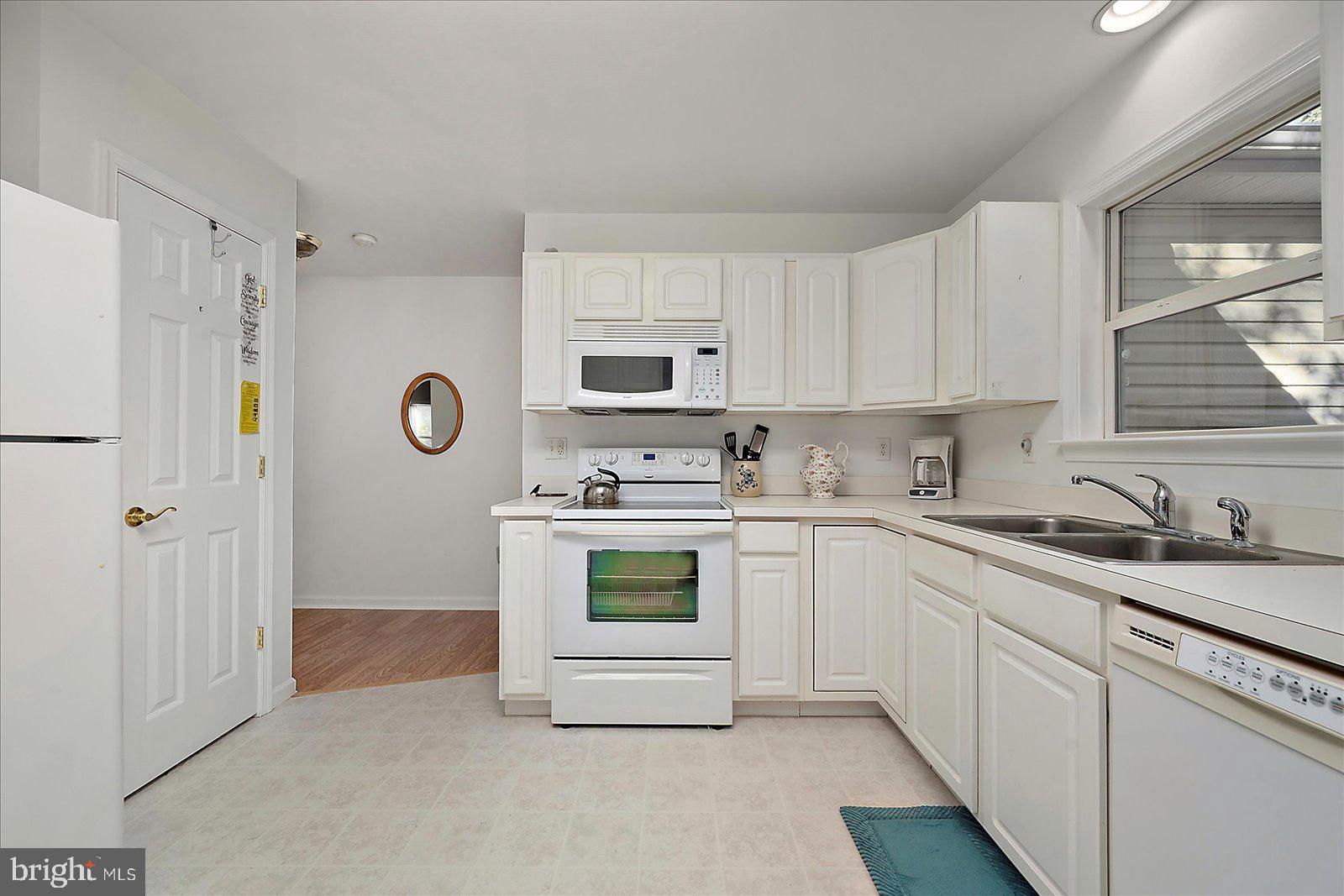 CAPTAIN'S COVE - Residential
