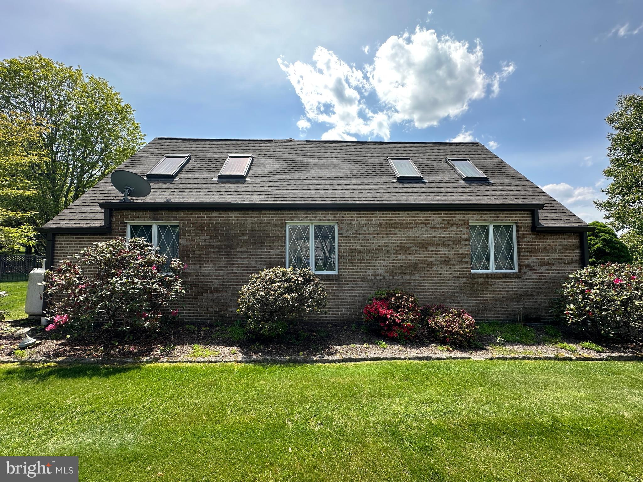 COUNTRY CLUB ESTATES - Residential