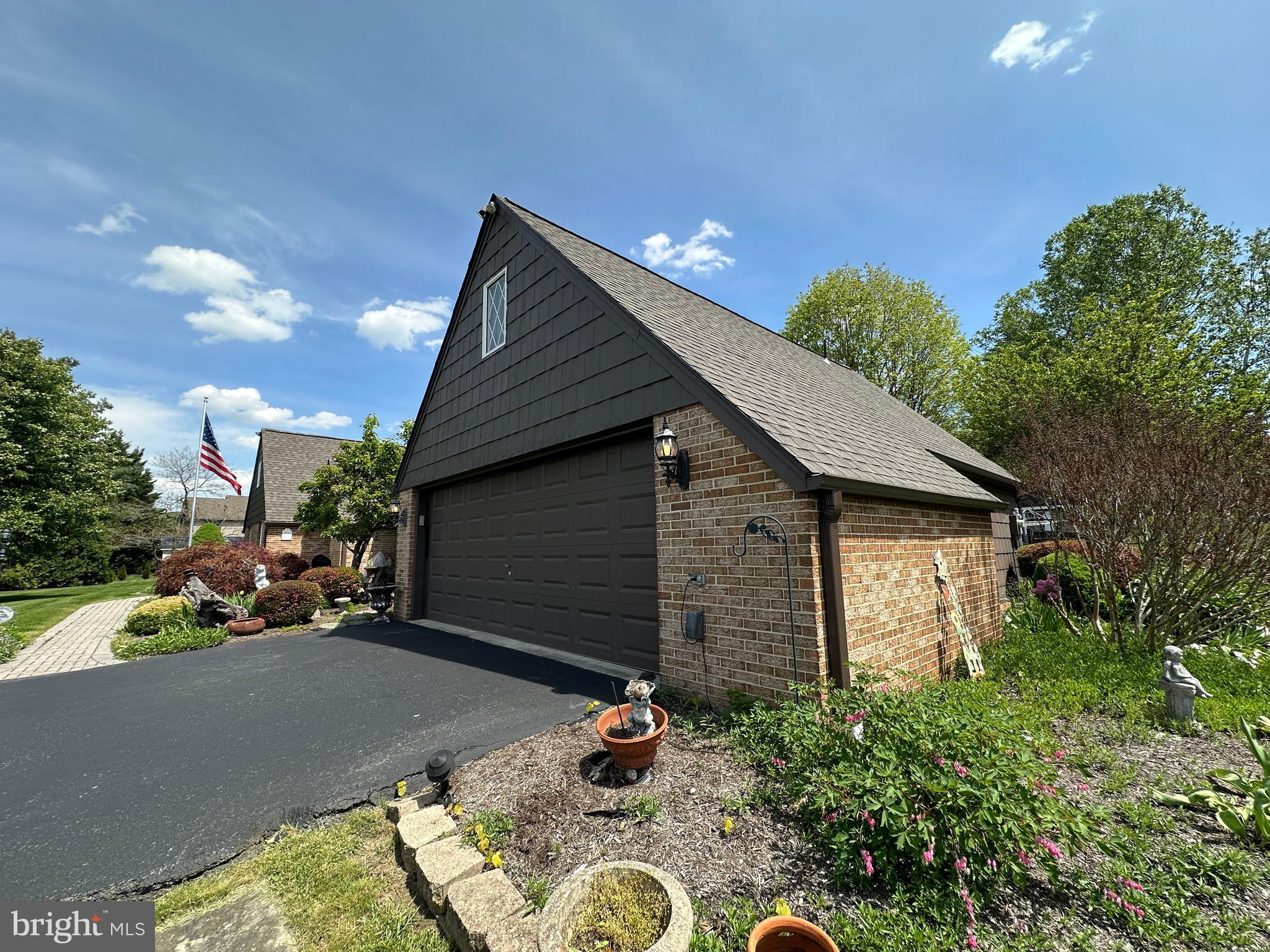 COUNTRY CLUB ESTATES - Residential