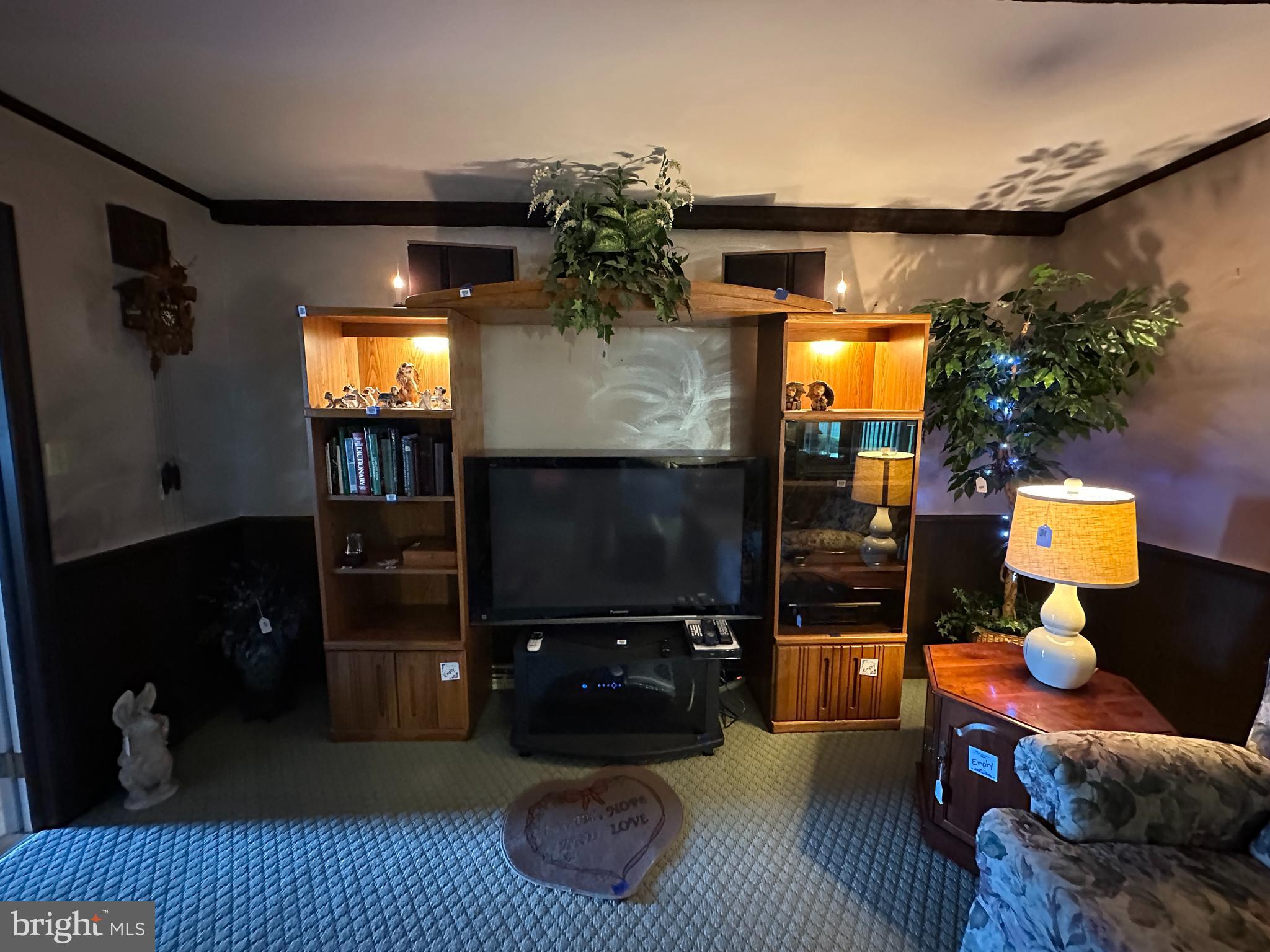 COUNTRY CLUB ESTATES - Residential
