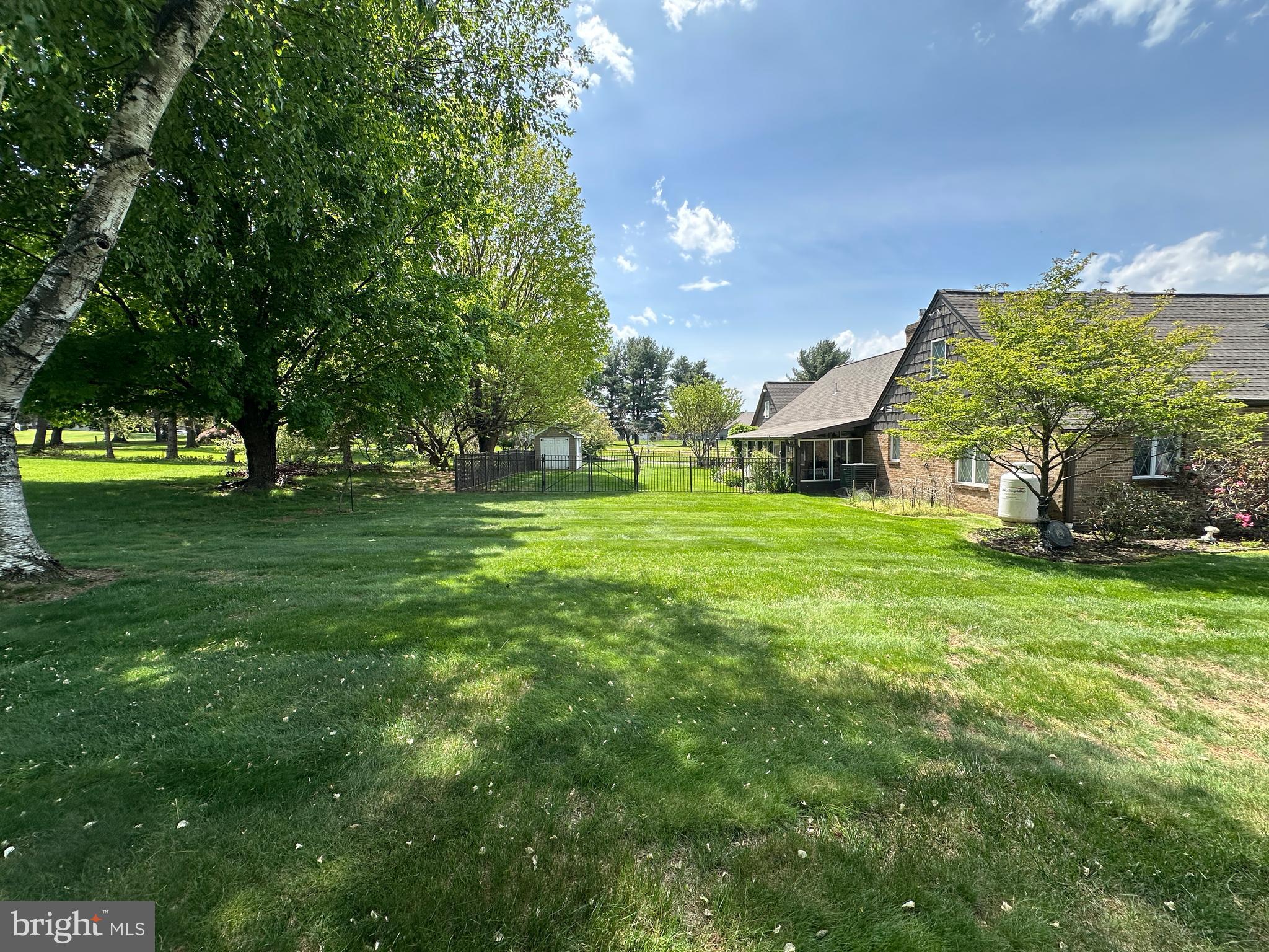 COUNTRY CLUB ESTATES - Residential