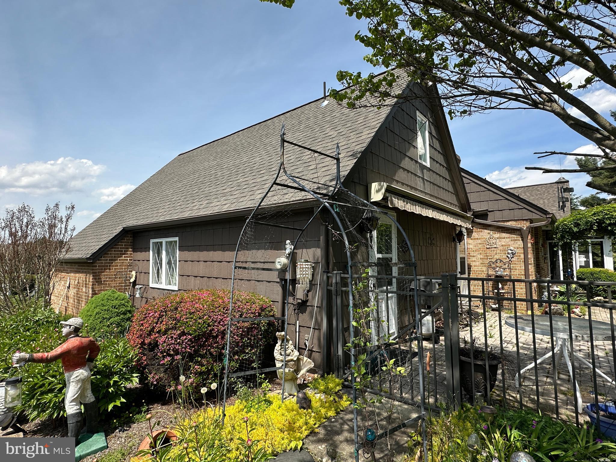 COUNTRY CLUB ESTATES - Residential