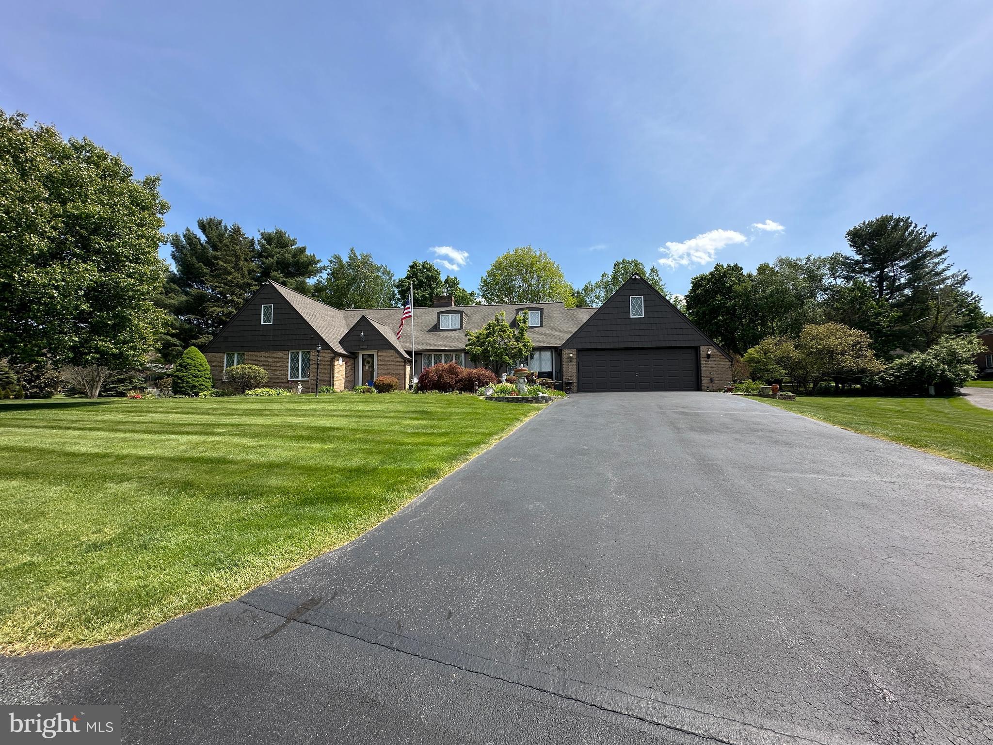 COUNTRY CLUB ESTATES - Residential